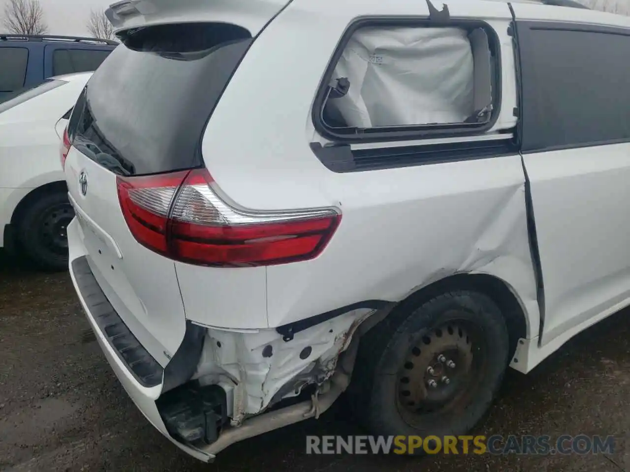 9 Photograph of a damaged car 5TDKZ3DC0LS060026 TOYOTA SIENNA 2020