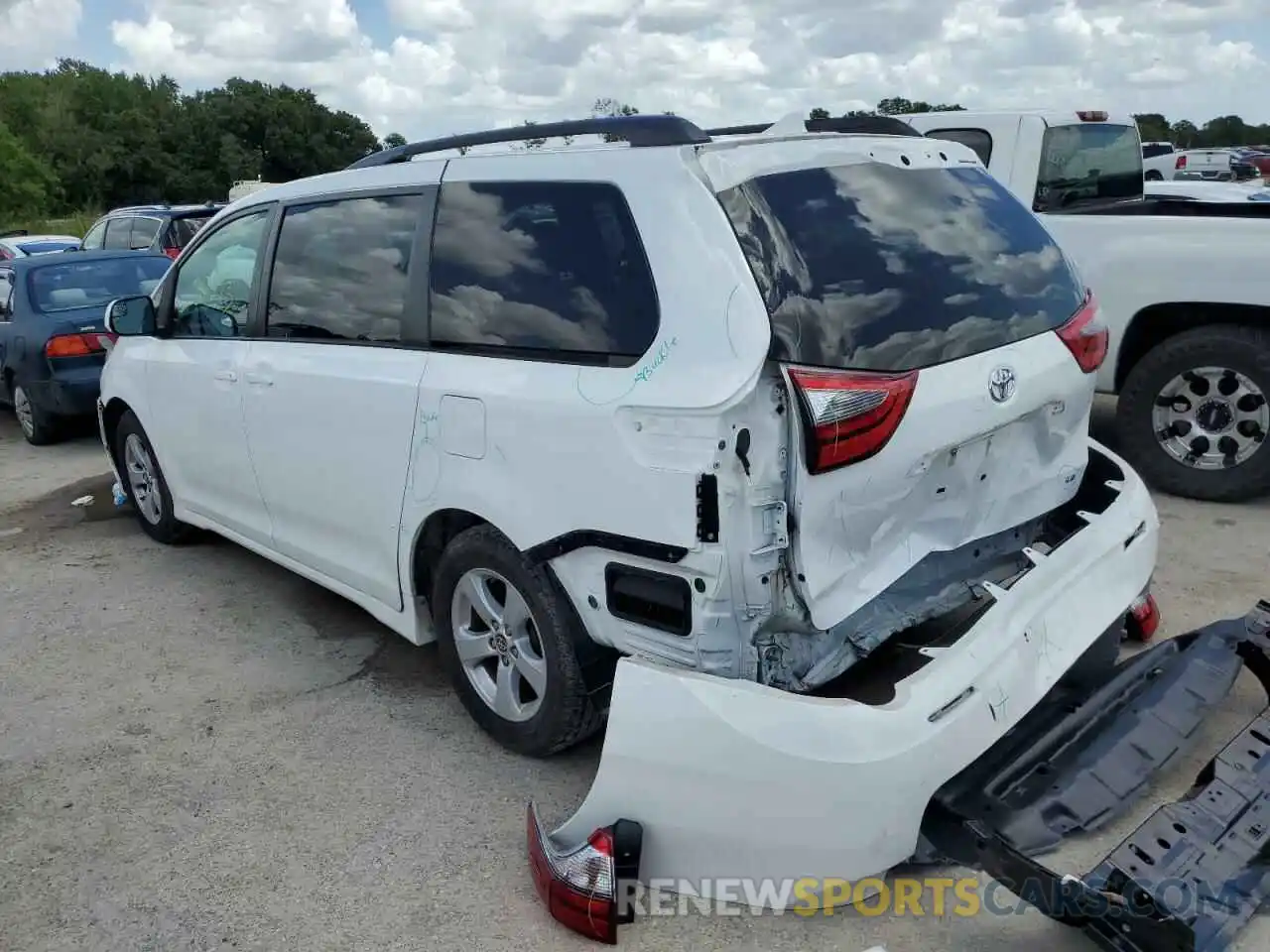 3 Photograph of a damaged car 5TDKZ3DC0LS061726 TOYOTA SIENNA 2020