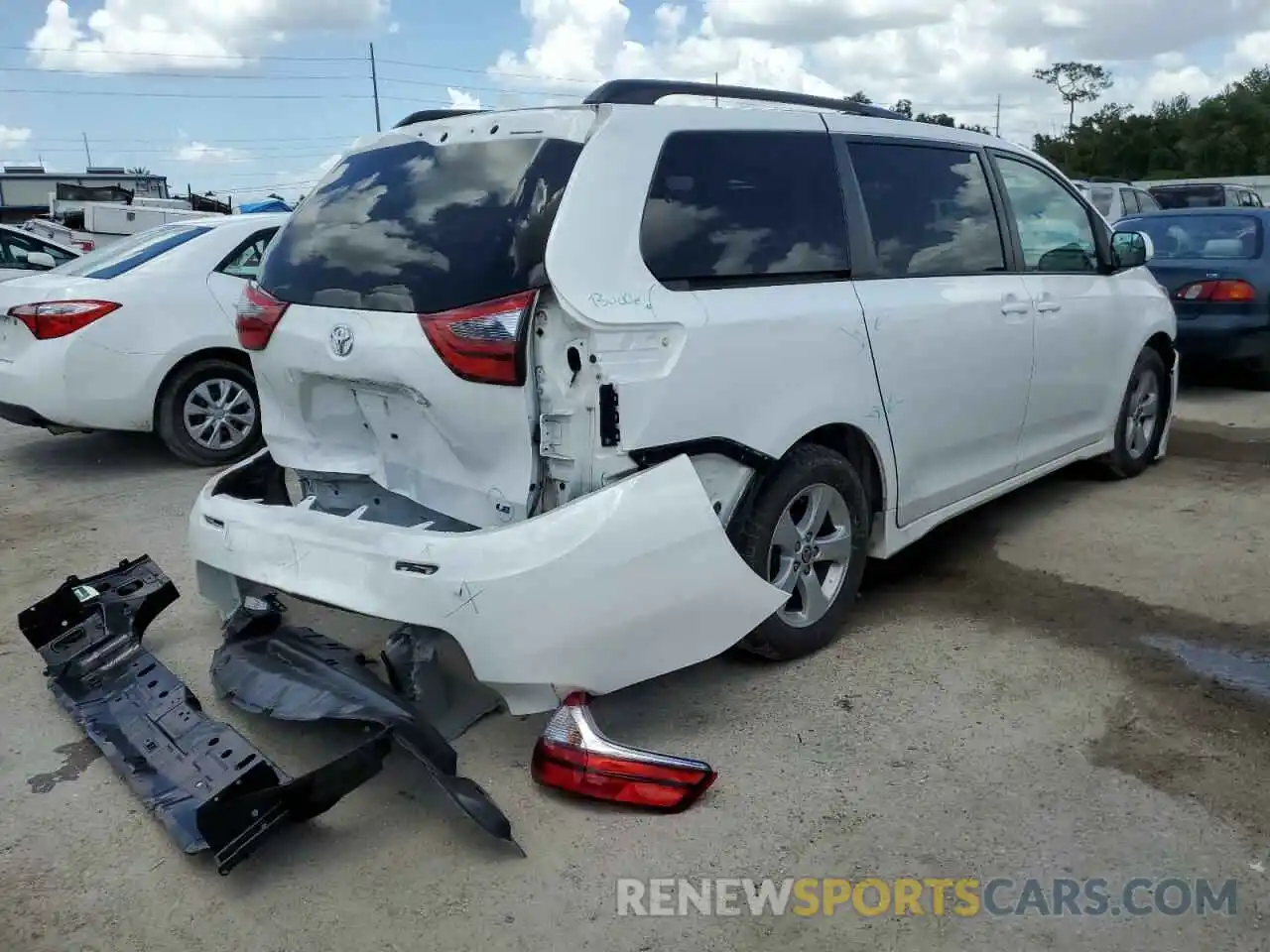 4 Photograph of a damaged car 5TDKZ3DC0LS061726 TOYOTA SIENNA 2020