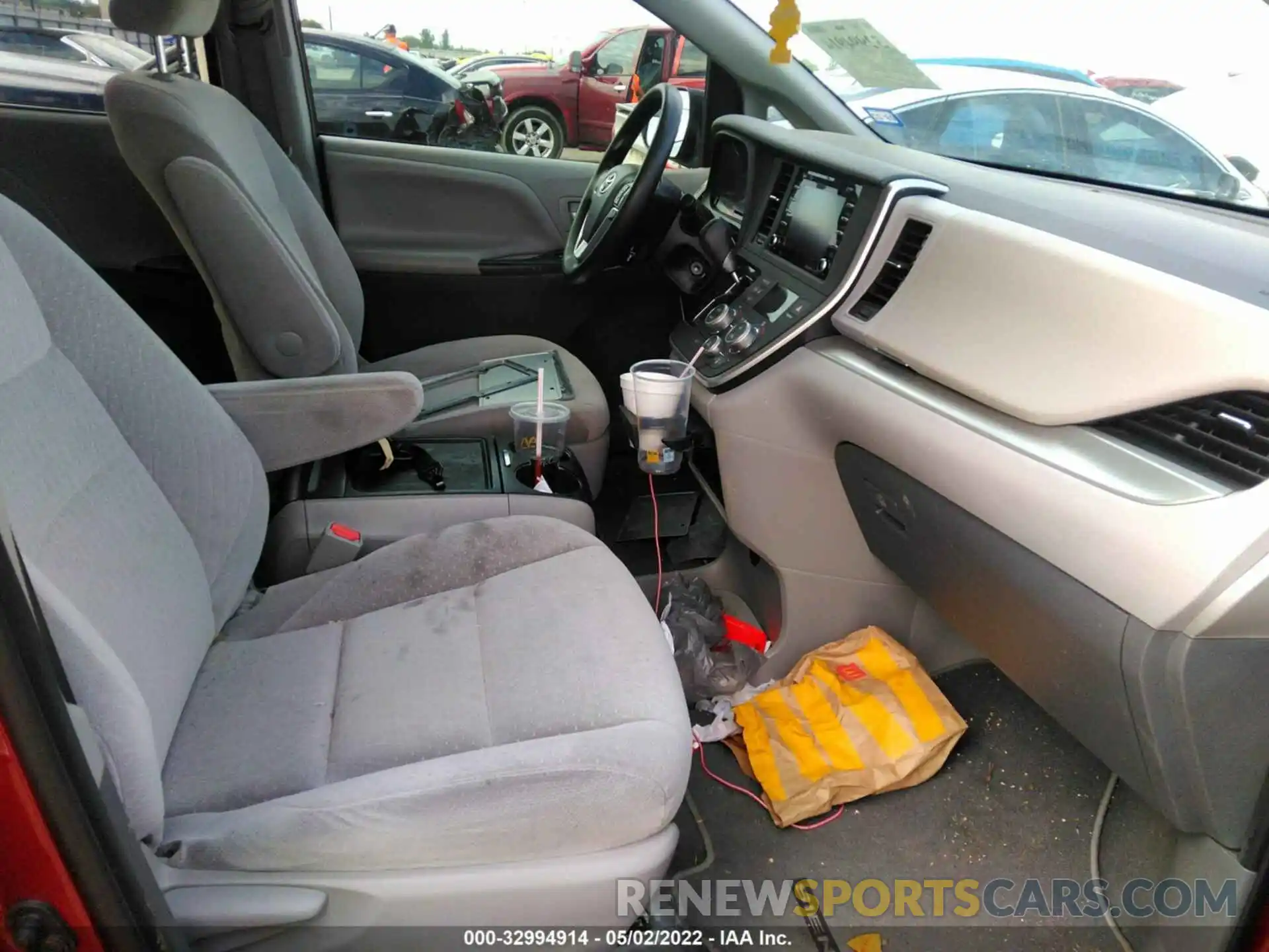 5 Photograph of a damaged car 5TDKZ3DC0LS071415 TOYOTA SIENNA 2020