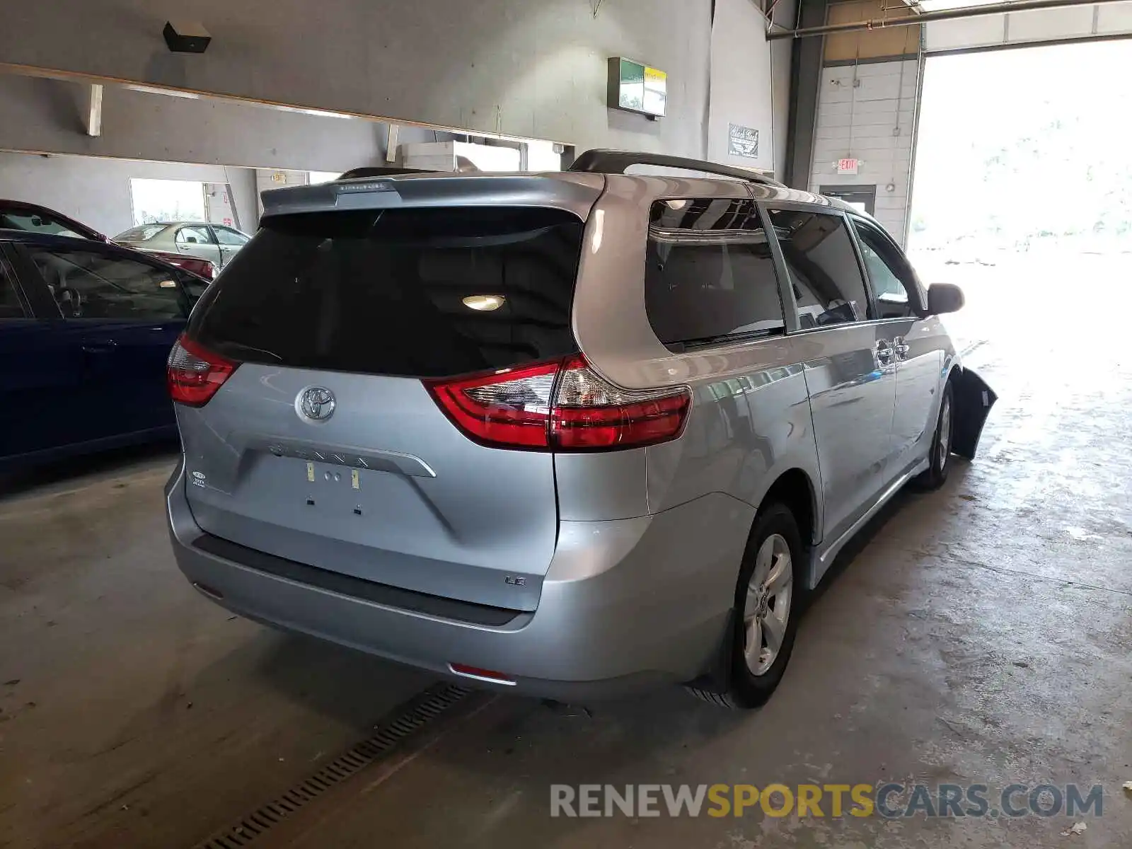 4 Photograph of a damaged car 5TDKZ3DC0LS075593 TOYOTA SIENNA 2020