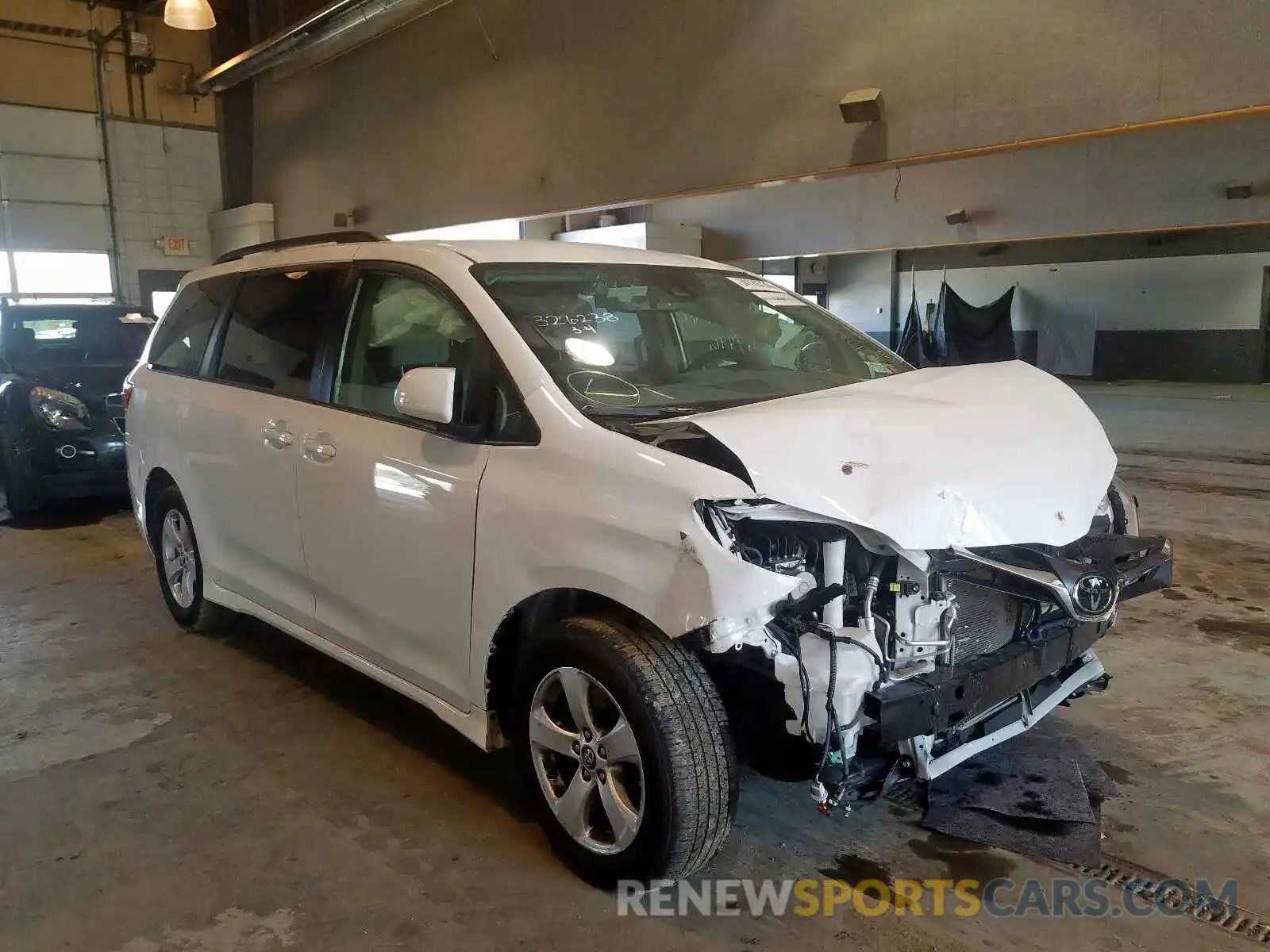 1 Photograph of a damaged car 5TDKZ3DC1LS024166 TOYOTA SIENNA 2020