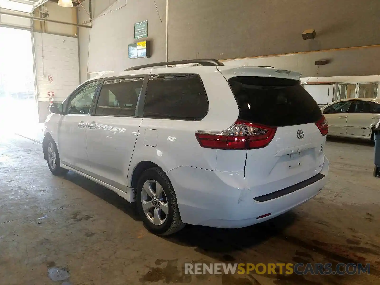 3 Photograph of a damaged car 5TDKZ3DC1LS024166 TOYOTA SIENNA 2020