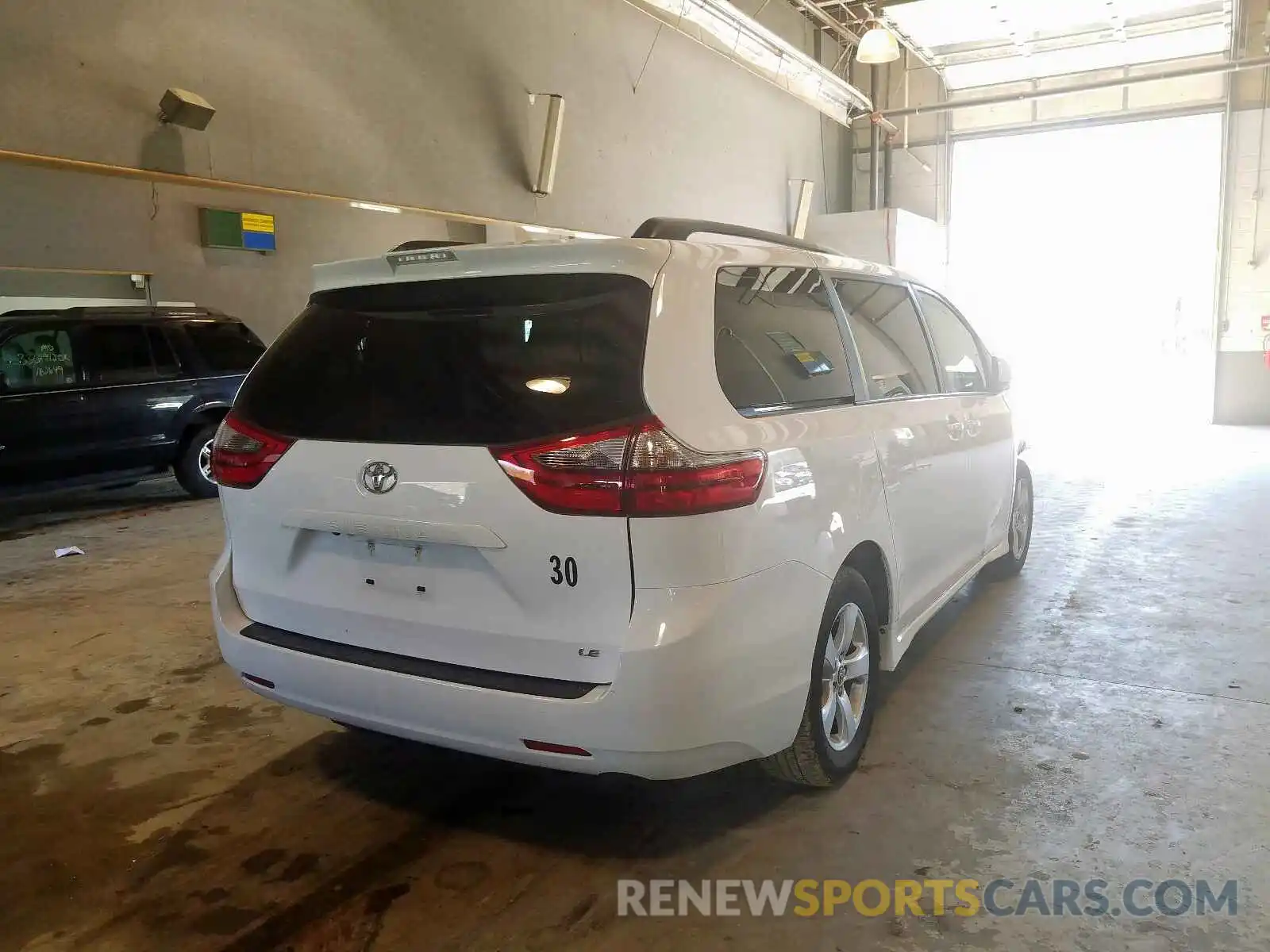 4 Photograph of a damaged car 5TDKZ3DC1LS024166 TOYOTA SIENNA 2020