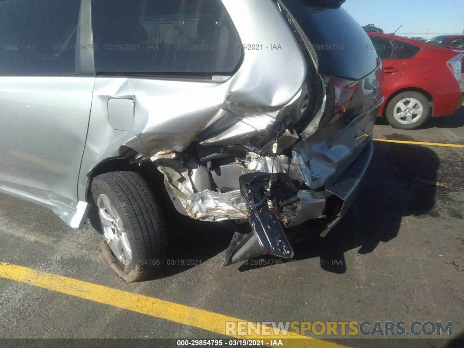 6 Photograph of a damaged car 5TDKZ3DC1LS025513 TOYOTA SIENNA 2020