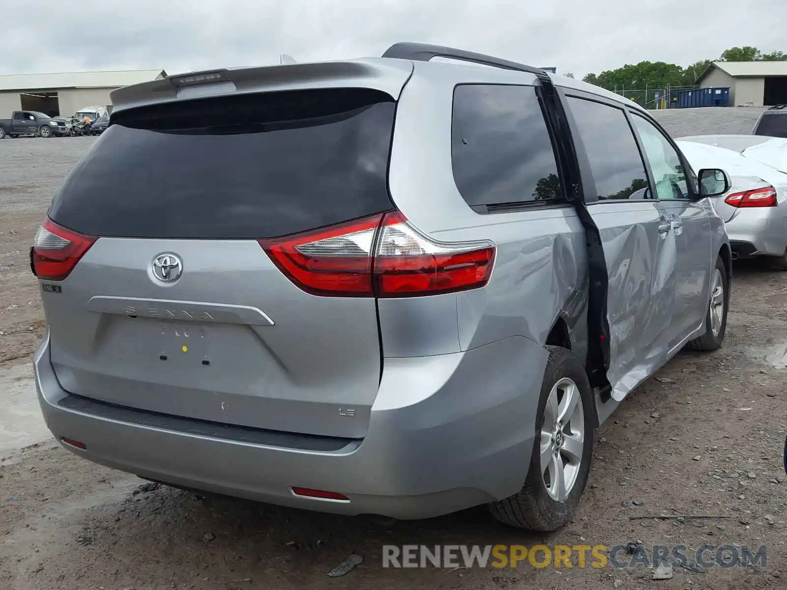 4 Photograph of a damaged car 5TDKZ3DC1LS025978 TOYOTA SIENNA 2020