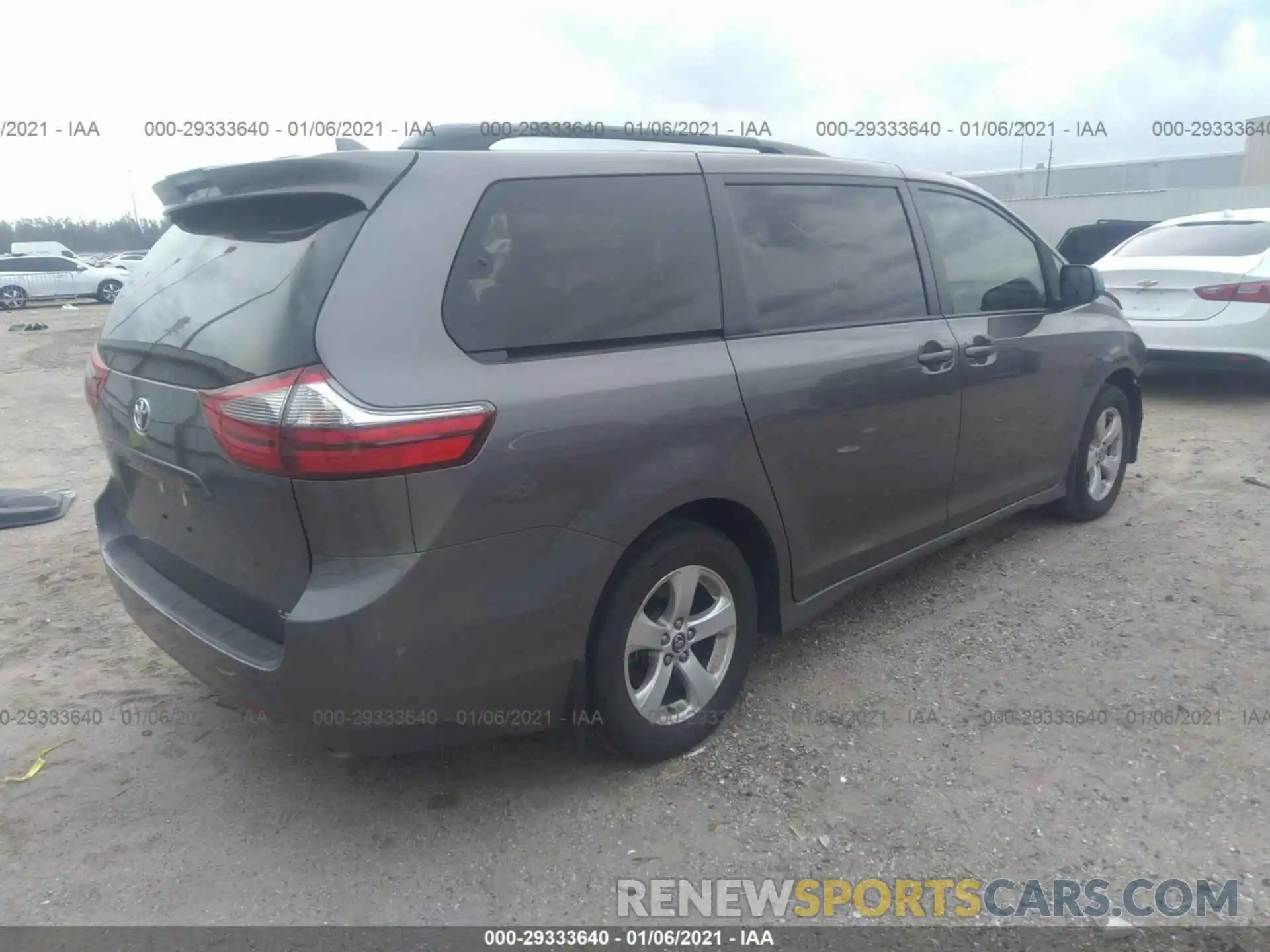 4 Photograph of a damaged car 5TDKZ3DC1LS027312 TOYOTA SIENNA 2020