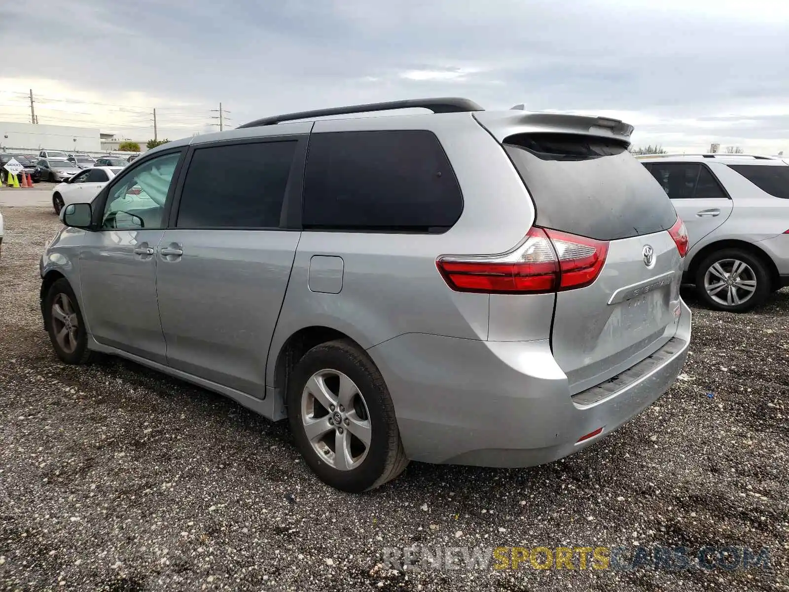 3 Photograph of a damaged car 5TDKZ3DC1LS027634 TOYOTA SIENNA 2020