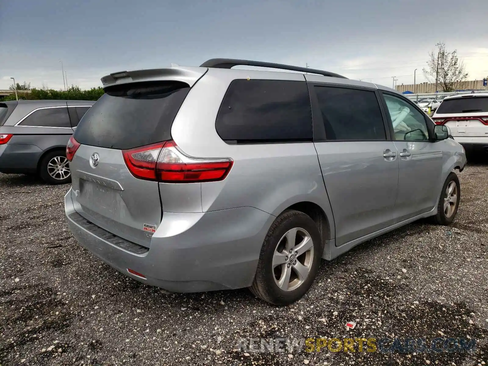 4 Photograph of a damaged car 5TDKZ3DC1LS027634 TOYOTA SIENNA 2020