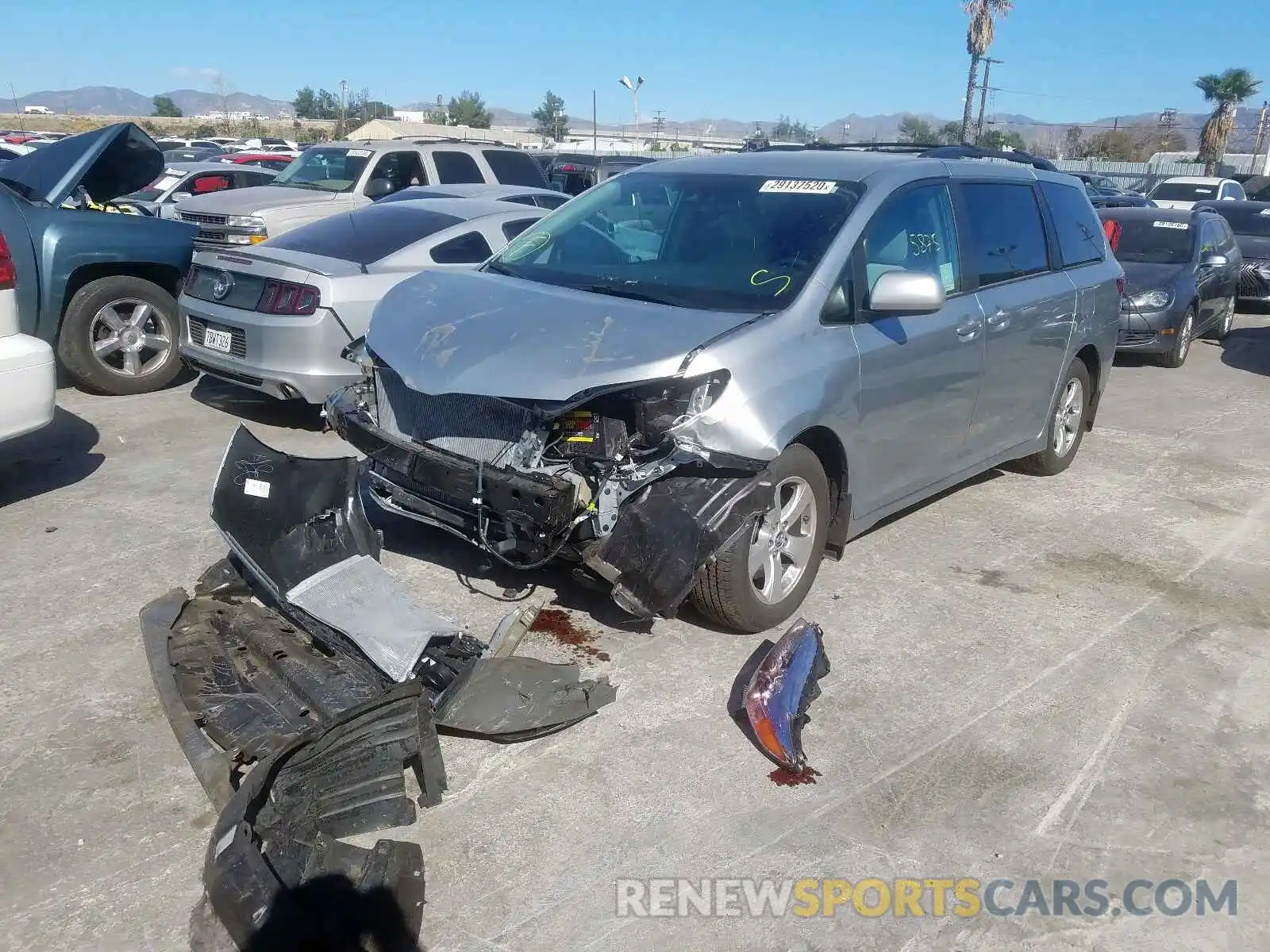 2 Photograph of a damaged car 5TDKZ3DC1LS039475 TOYOTA SIENNA 2020