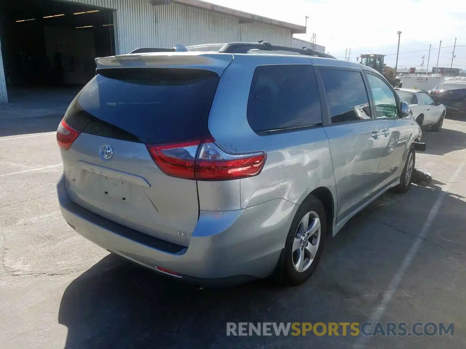 4 Photograph of a damaged car 5TDKZ3DC1LS039475 TOYOTA SIENNA 2020