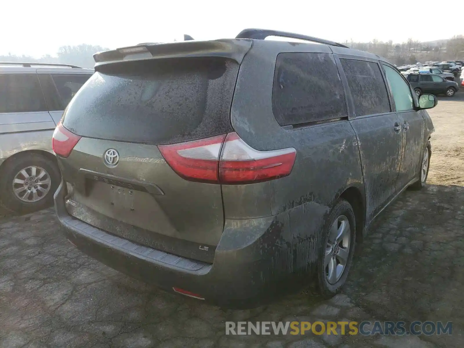 4 Photograph of a damaged car 5TDKZ3DC1LS041758 TOYOTA SIENNA 2020