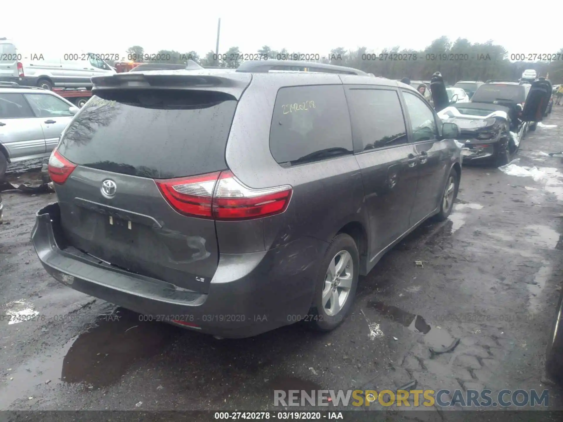 4 Photograph of a damaged car 5TDKZ3DC1LS049388 TOYOTA SIENNA 2020