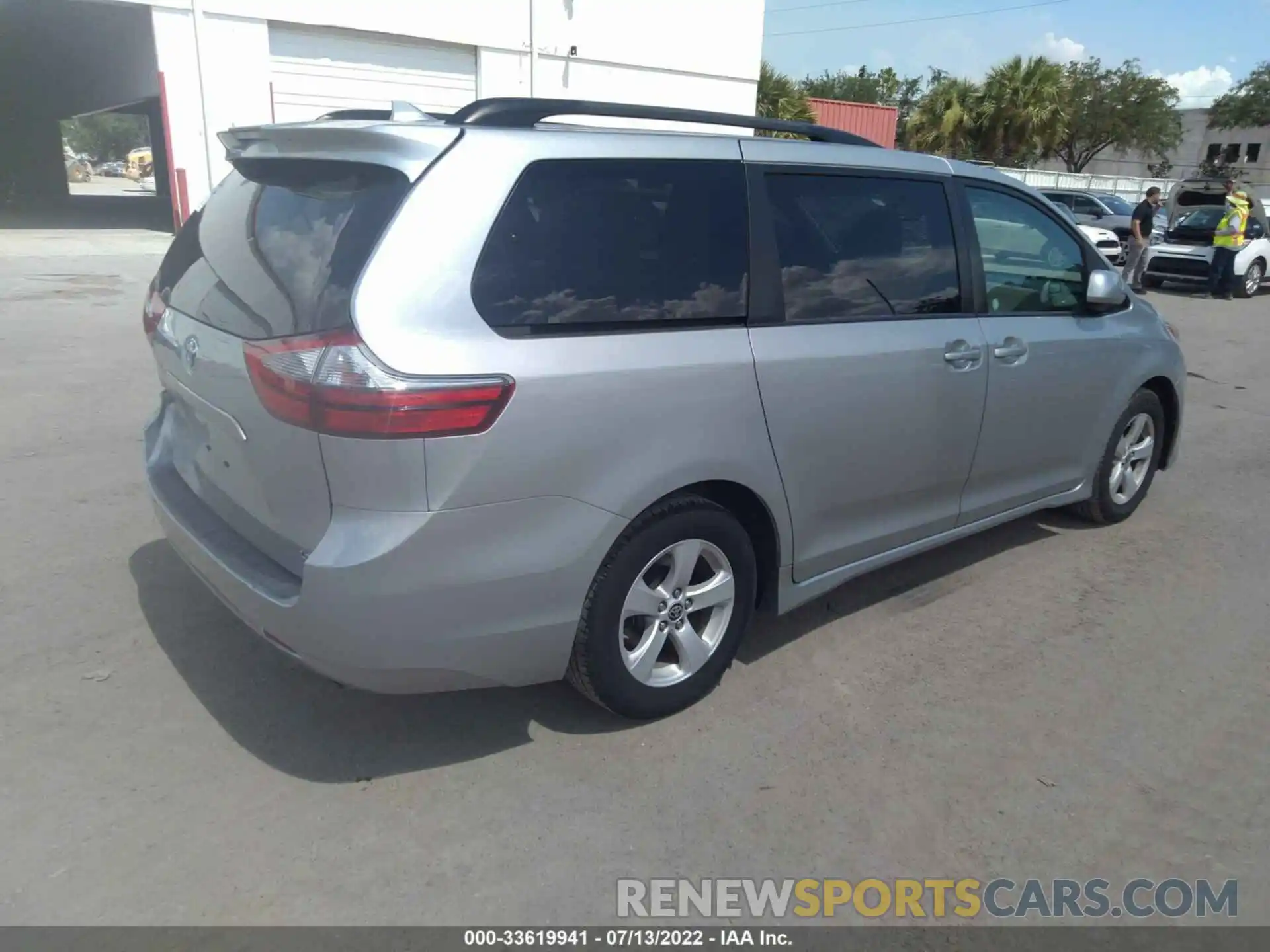 4 Фотография поврежденного автомобиля 5TDKZ3DC1LS059841 TOYOTA SIENNA 2020