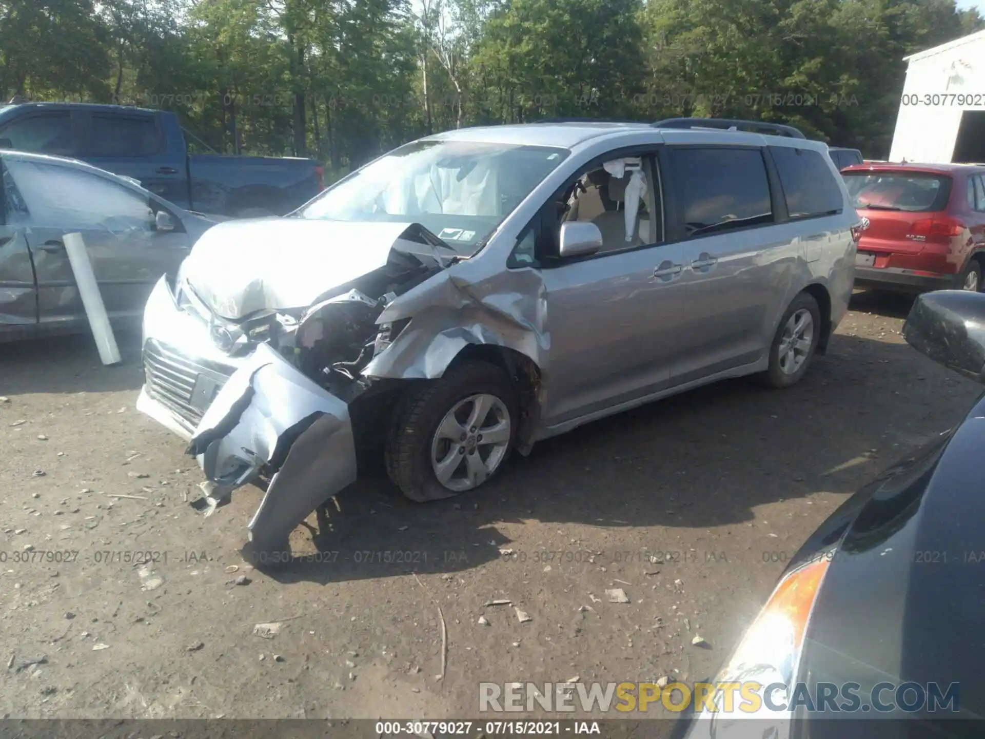 2 Photograph of a damaged car 5TDKZ3DC1LS060066 TOYOTA SIENNA 2020