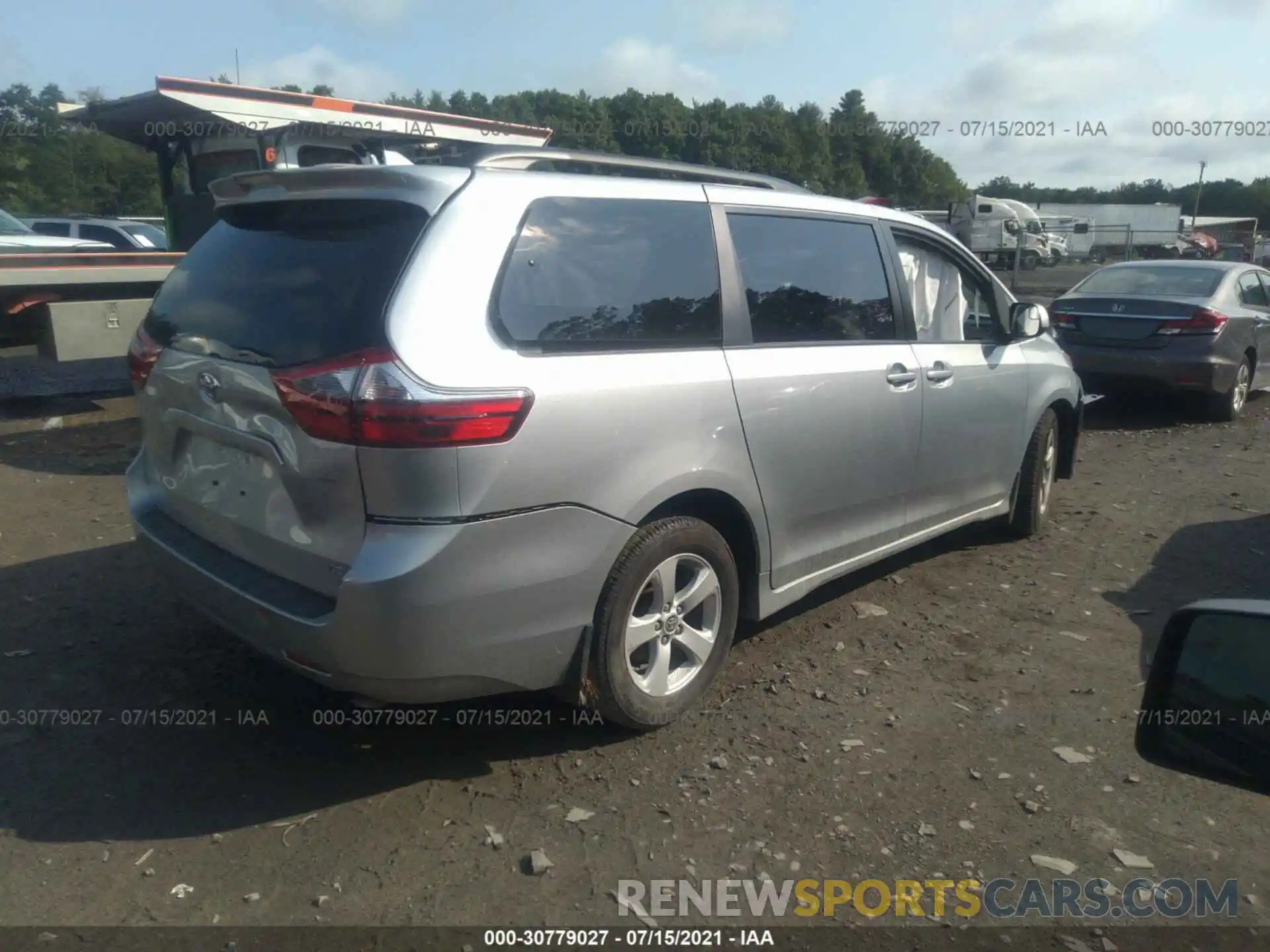 4 Photograph of a damaged car 5TDKZ3DC1LS060066 TOYOTA SIENNA 2020