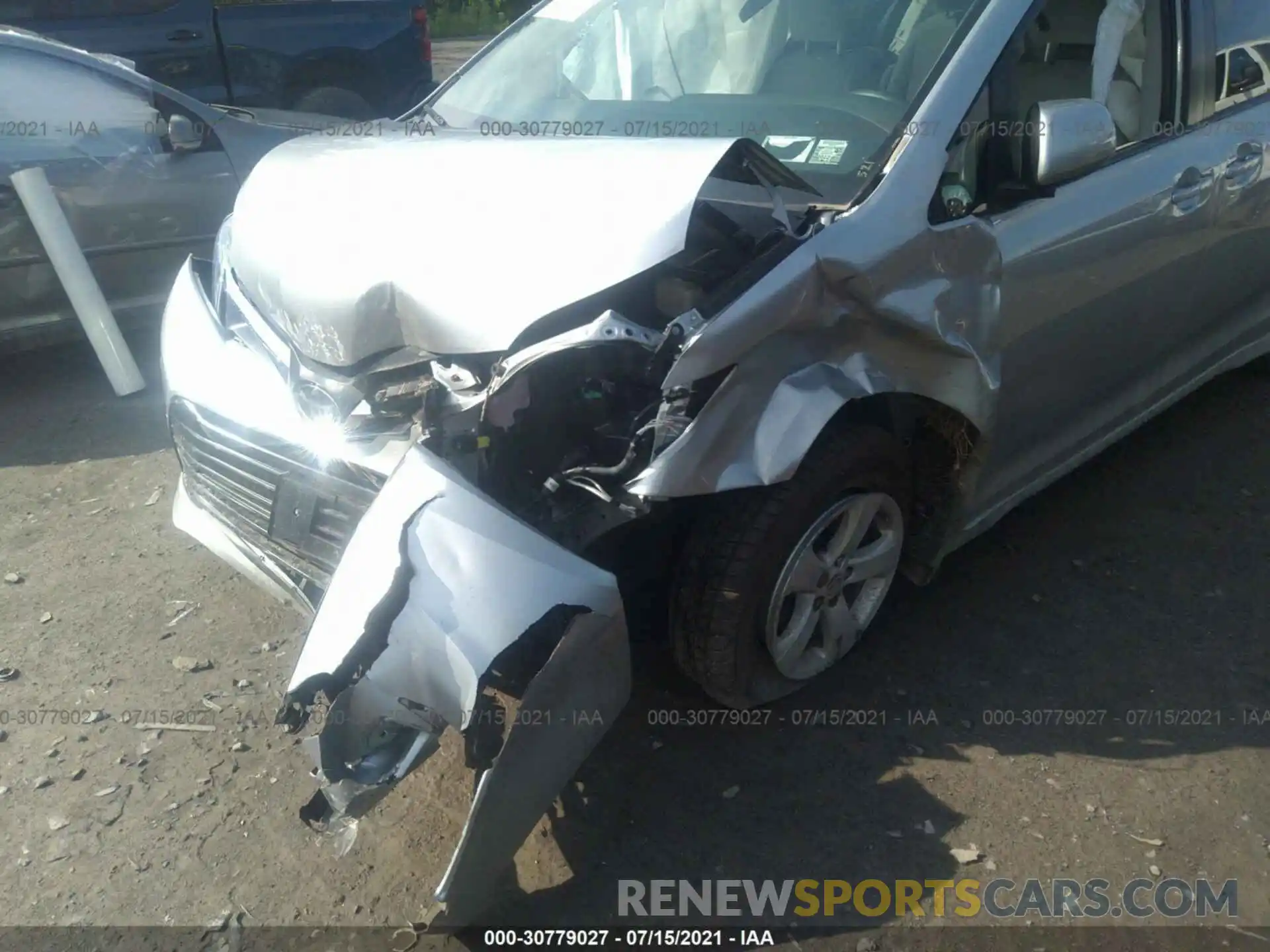 6 Photograph of a damaged car 5TDKZ3DC1LS060066 TOYOTA SIENNA 2020