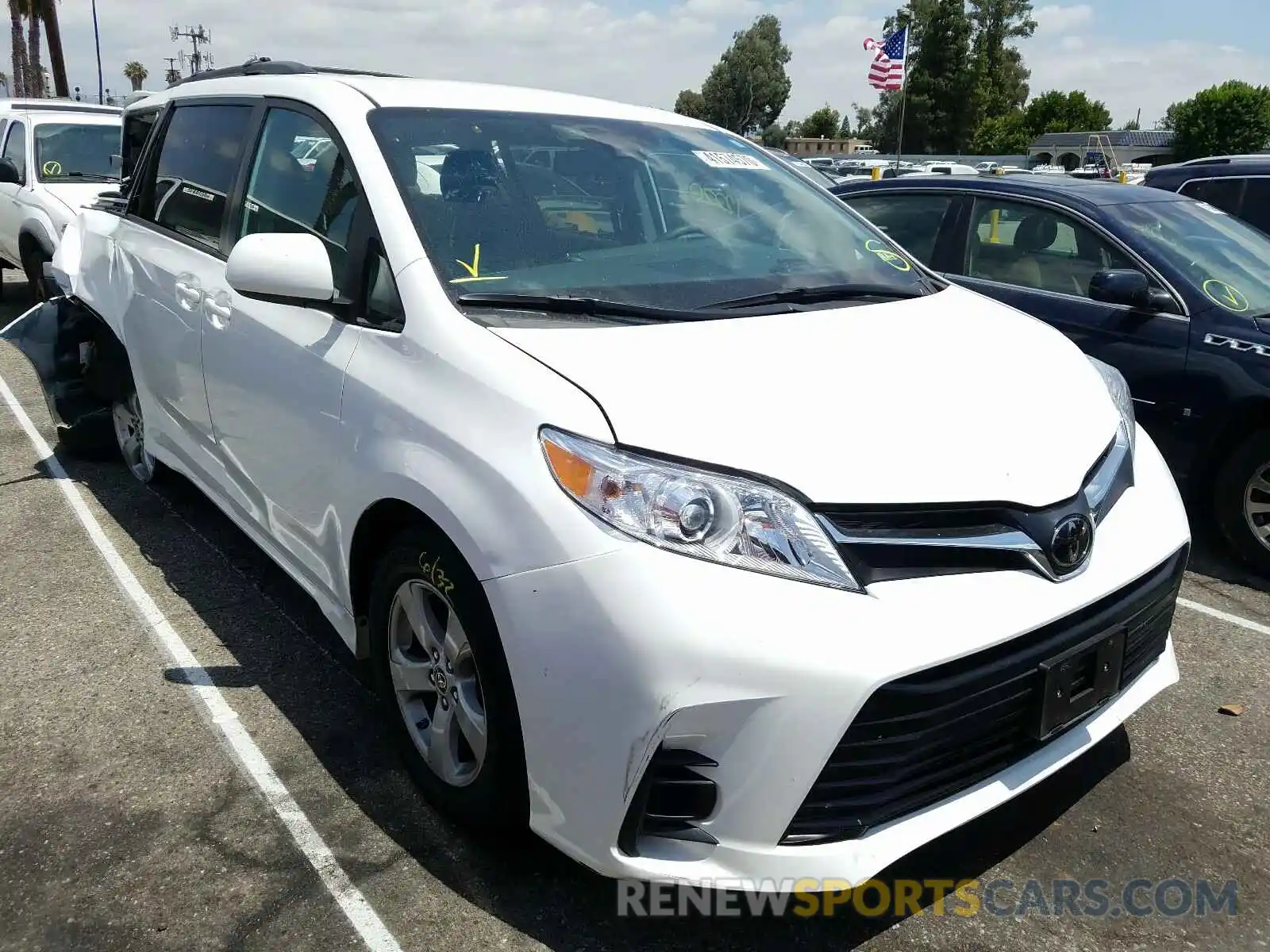 1 Photograph of a damaged car 5TDKZ3DC1LS061198 TOYOTA SIENNA 2020