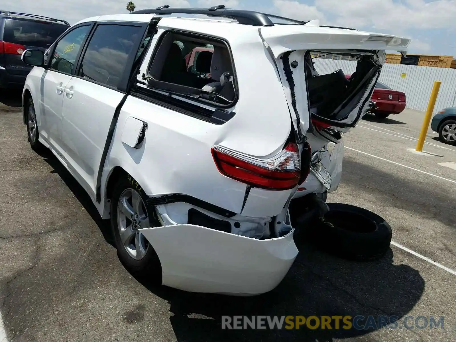 3 Photograph of a damaged car 5TDKZ3DC1LS061198 TOYOTA SIENNA 2020