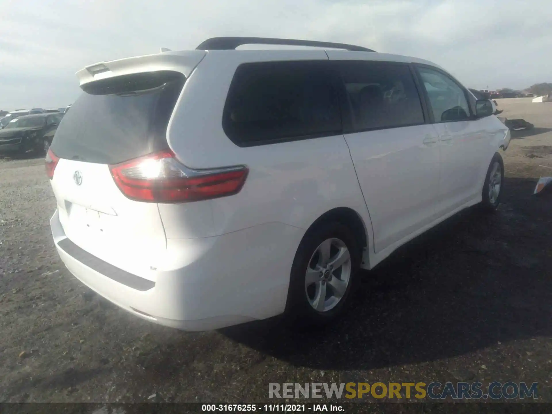 4 Photograph of a damaged car 5TDKZ3DC1LS065235 TOYOTA SIENNA 2020