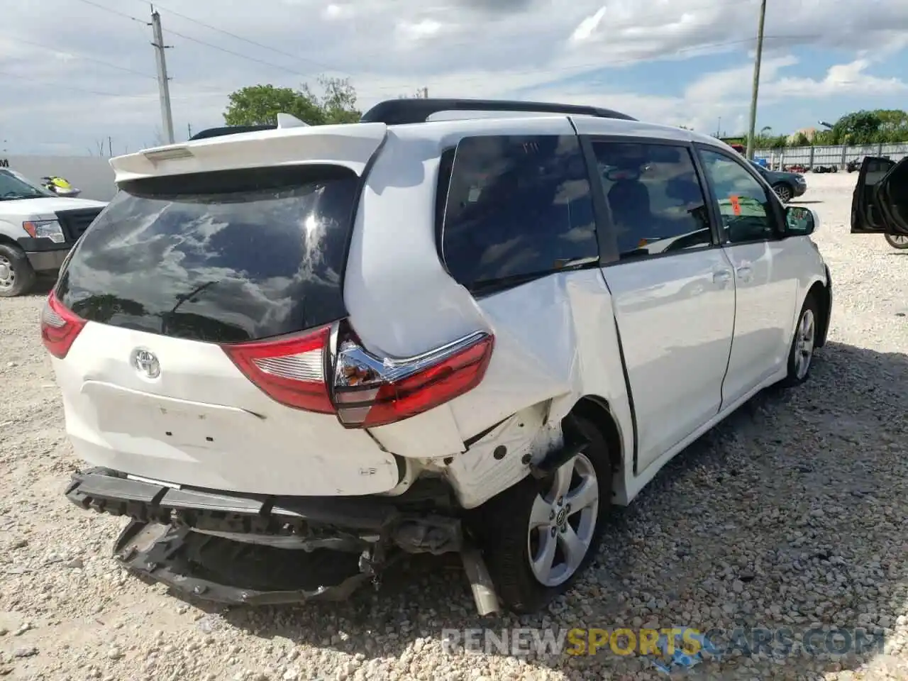 4 Photograph of a damaged car 5TDKZ3DC1LS065350 TOYOTA SIENNA 2020