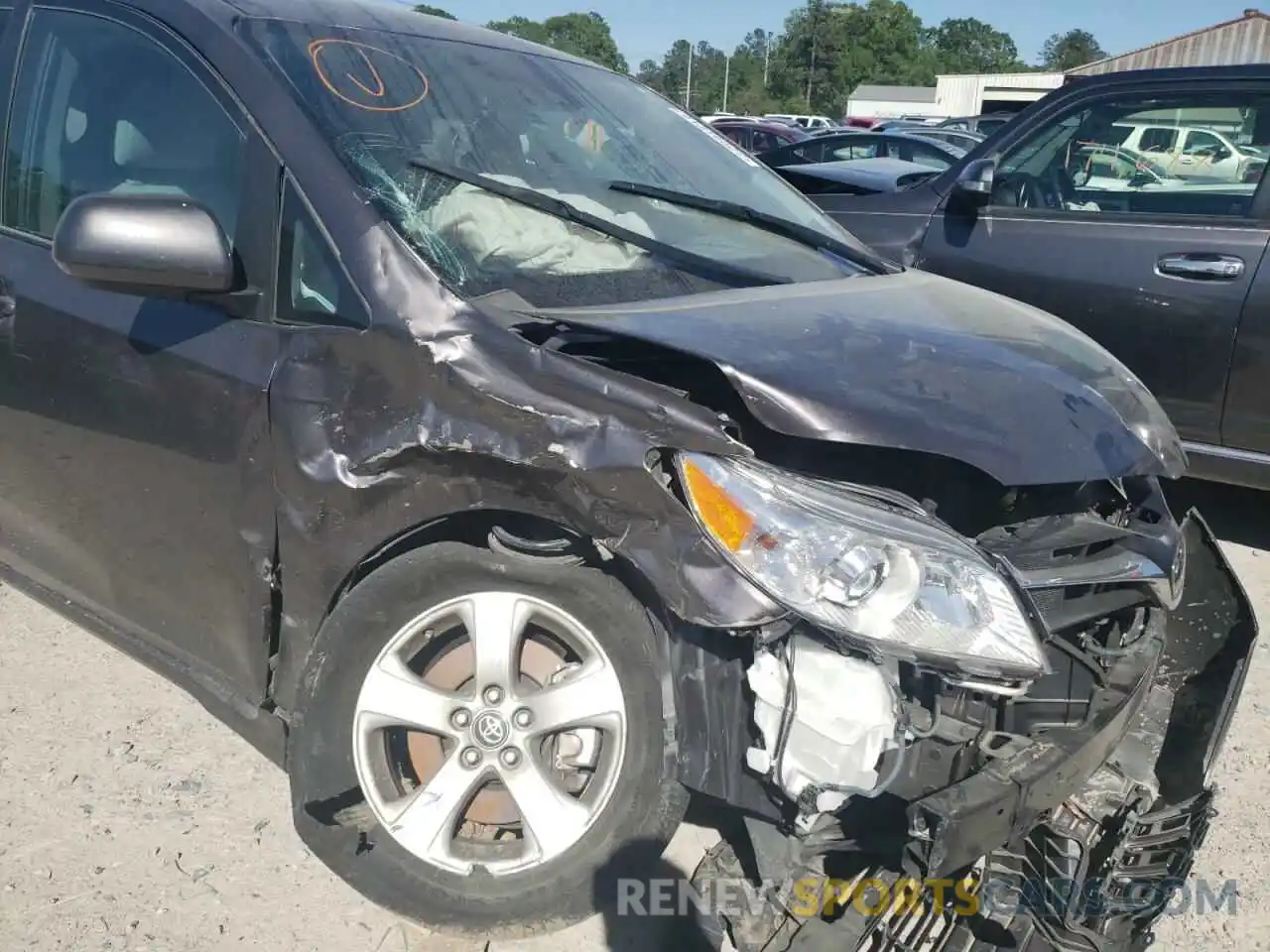 9 Photograph of a damaged car 5TDKZ3DC1LS072850 TOYOTA SIENNA 2020