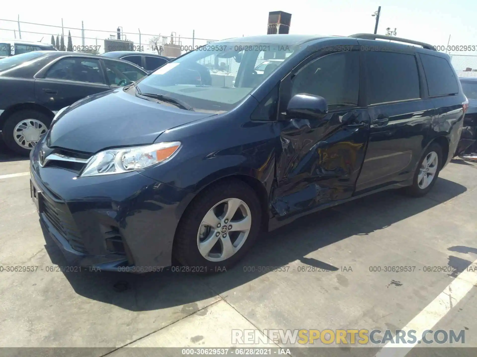 2 Photograph of a damaged car 5TDKZ3DC1LS077806 TOYOTA SIENNA 2020