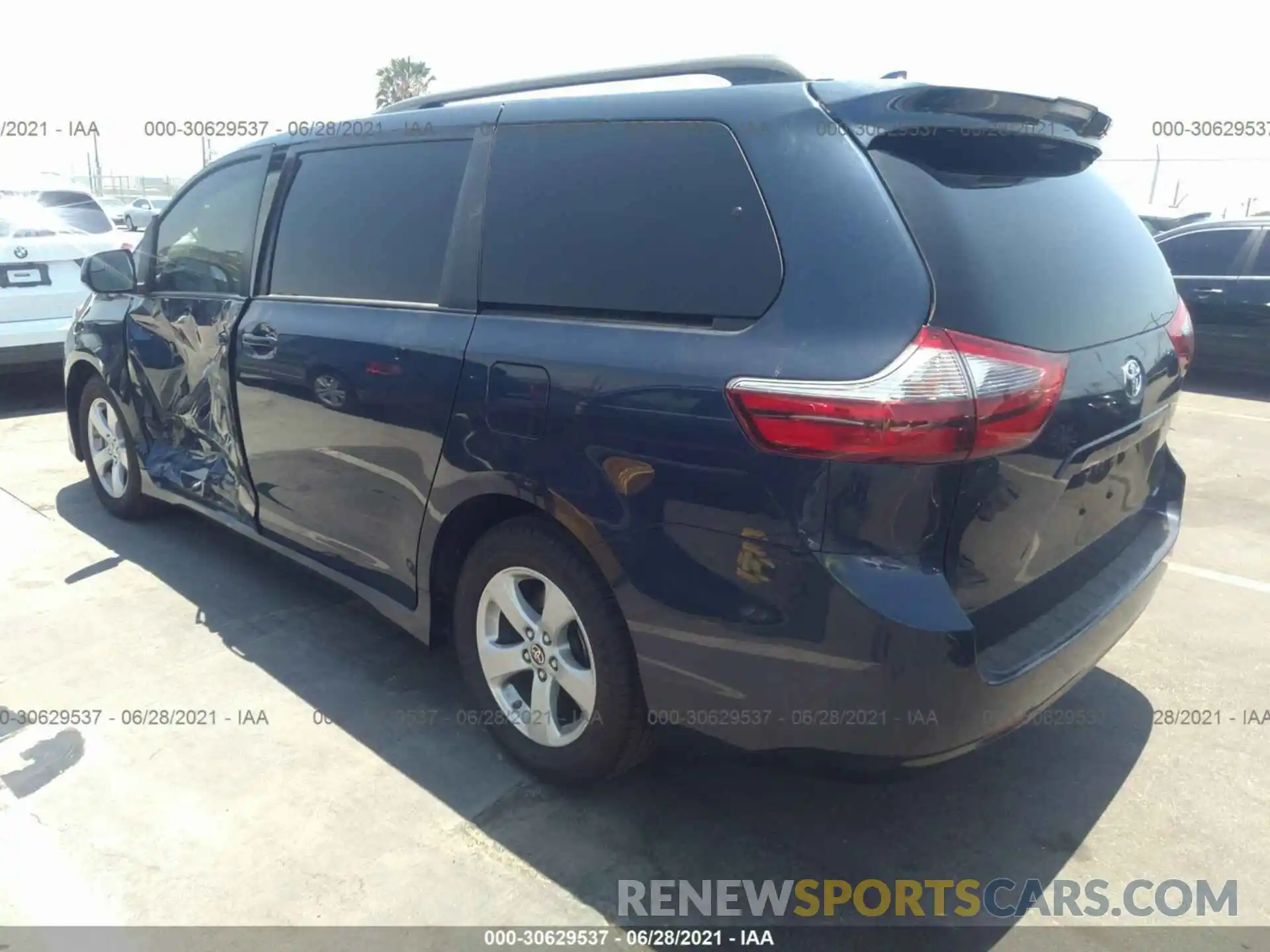 3 Photograph of a damaged car 5TDKZ3DC1LS077806 TOYOTA SIENNA 2020