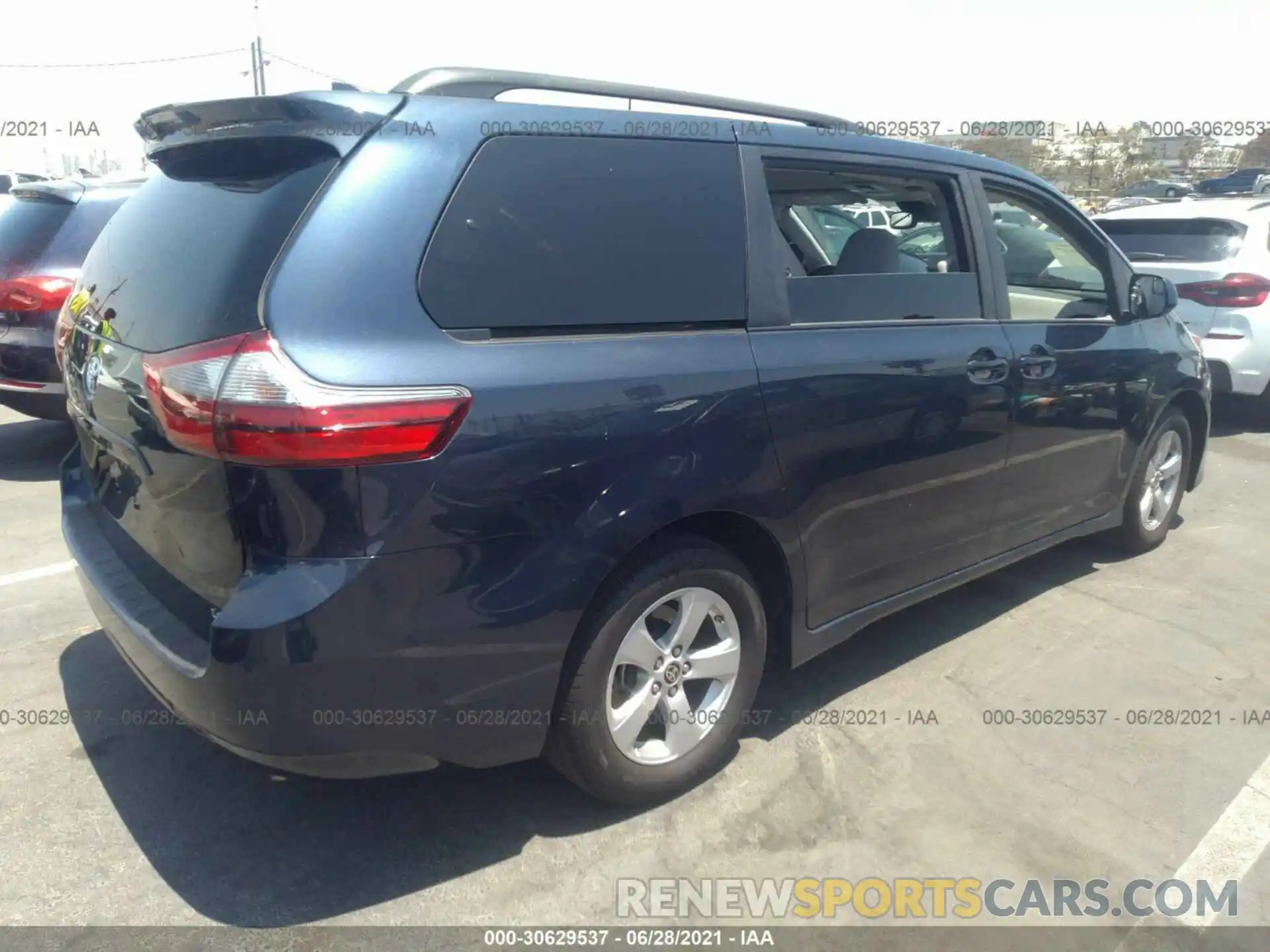 4 Photograph of a damaged car 5TDKZ3DC1LS077806 TOYOTA SIENNA 2020