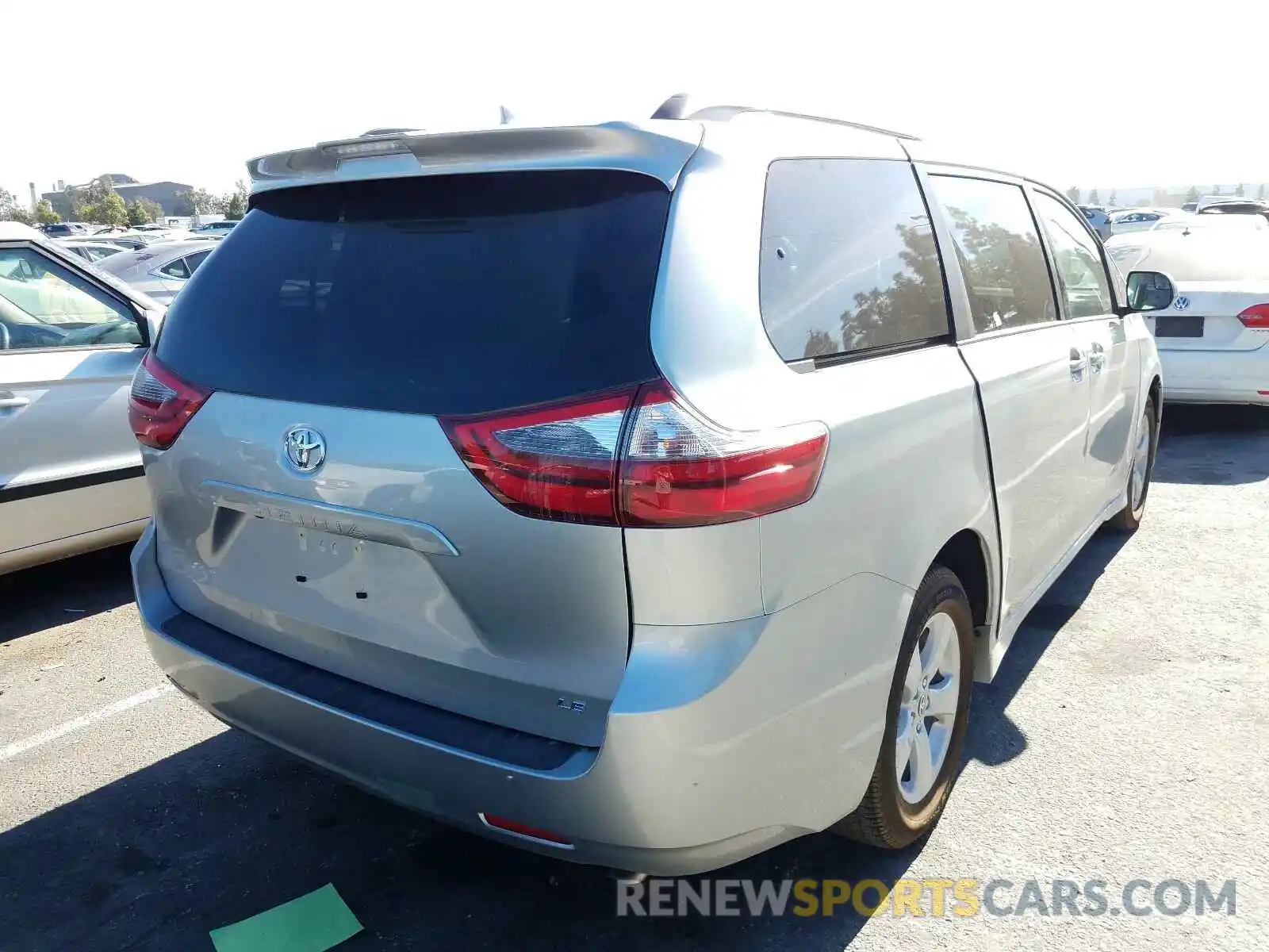 4 Photograph of a damaged car 5TDKZ3DC1LS084383 TOYOTA SIENNA 2020