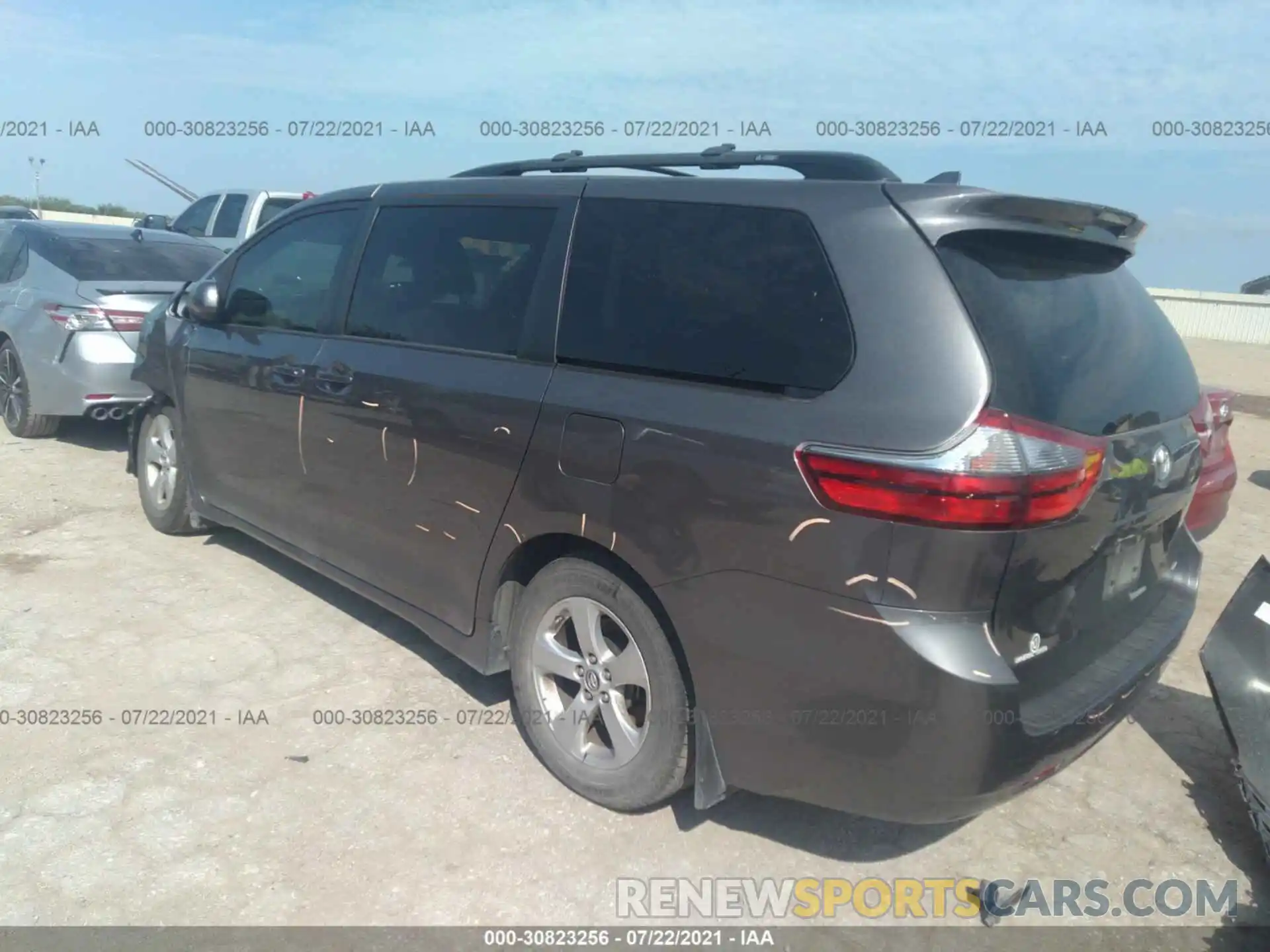 3 Фотография поврежденного автомобиля 5TDKZ3DC2LS022829 TOYOTA SIENNA 2020