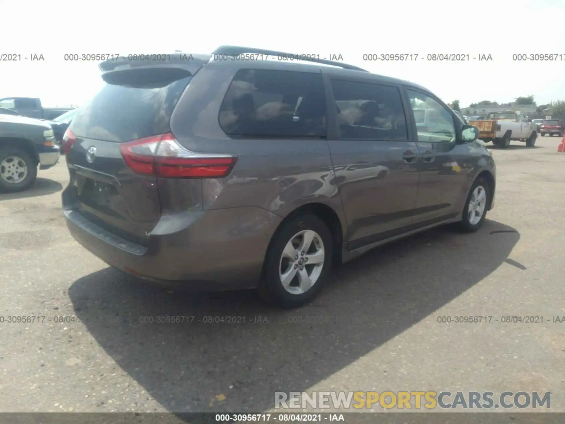 4 Photograph of a damaged car 5TDKZ3DC2LS024953 TOYOTA SIENNA 2020