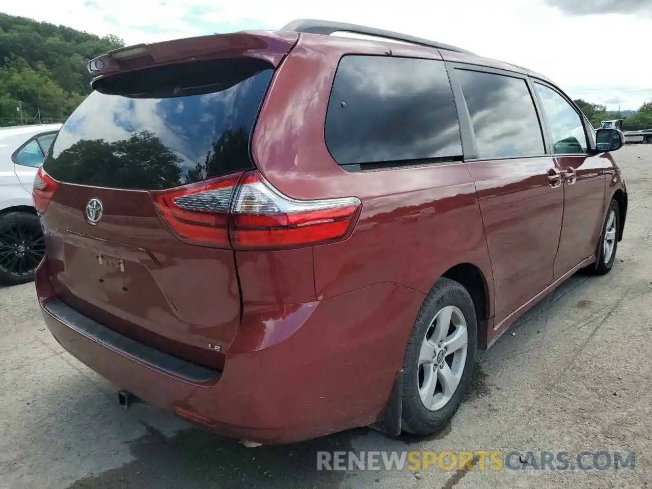 4 Photograph of a damaged car 5TDKZ3DC2LS030350 TOYOTA SIENNA 2020