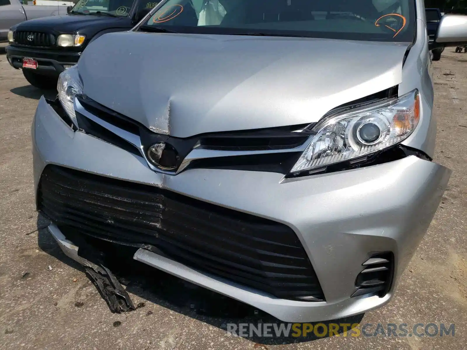 9 Photograph of a damaged car 5TDKZ3DC2LS035175 TOYOTA SIENNA 2020