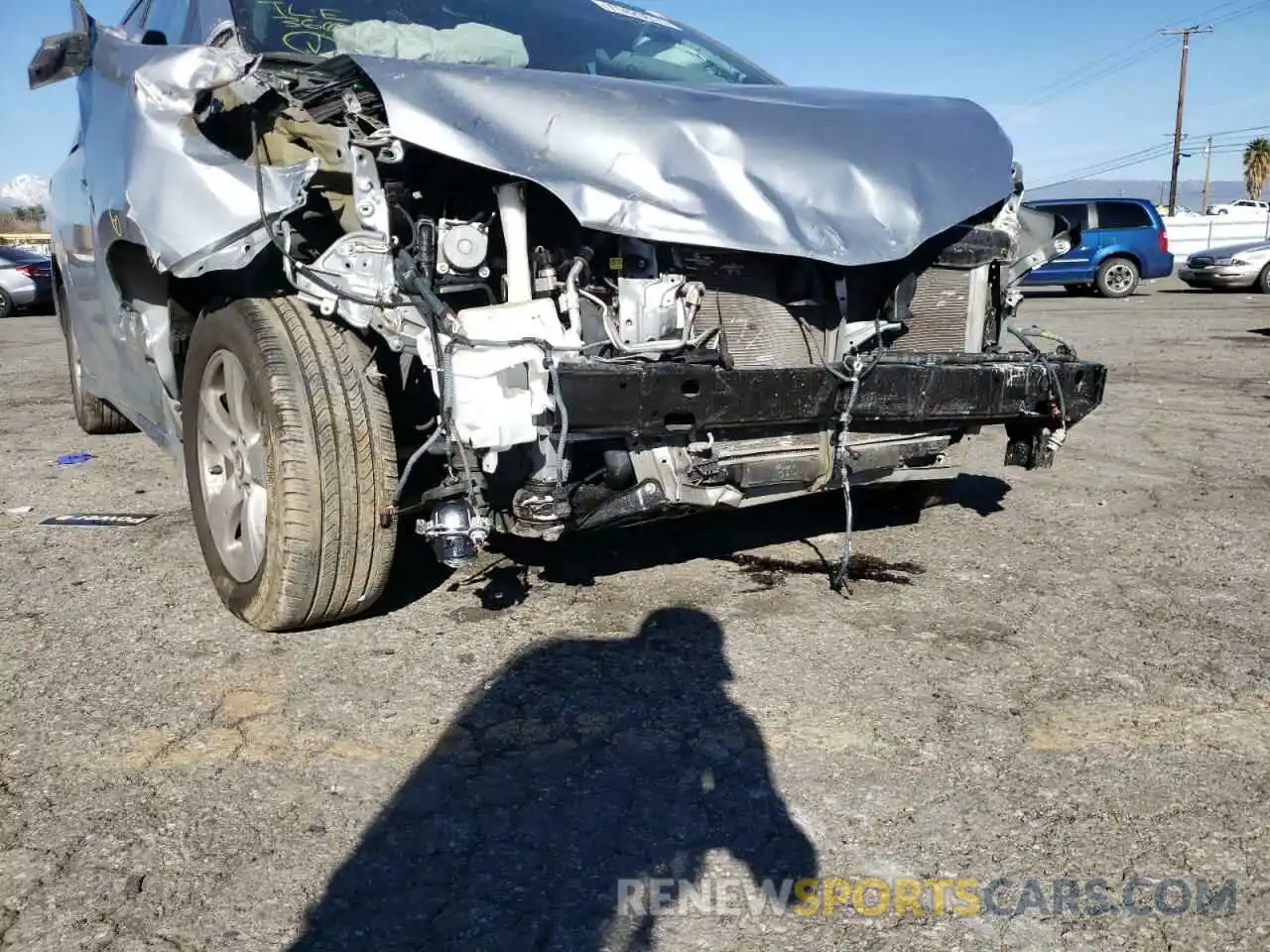 9 Photograph of a damaged car 5TDKZ3DC2LS043776 TOYOTA SIENNA 2020