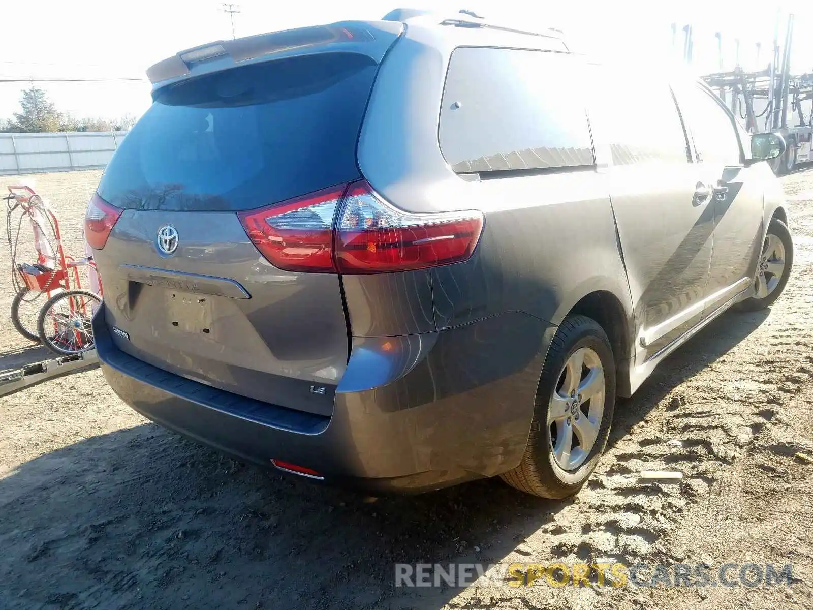 4 Фотография поврежденного автомобиля 5TDKZ3DC2LS054650 TOYOTA SIENNA 2020