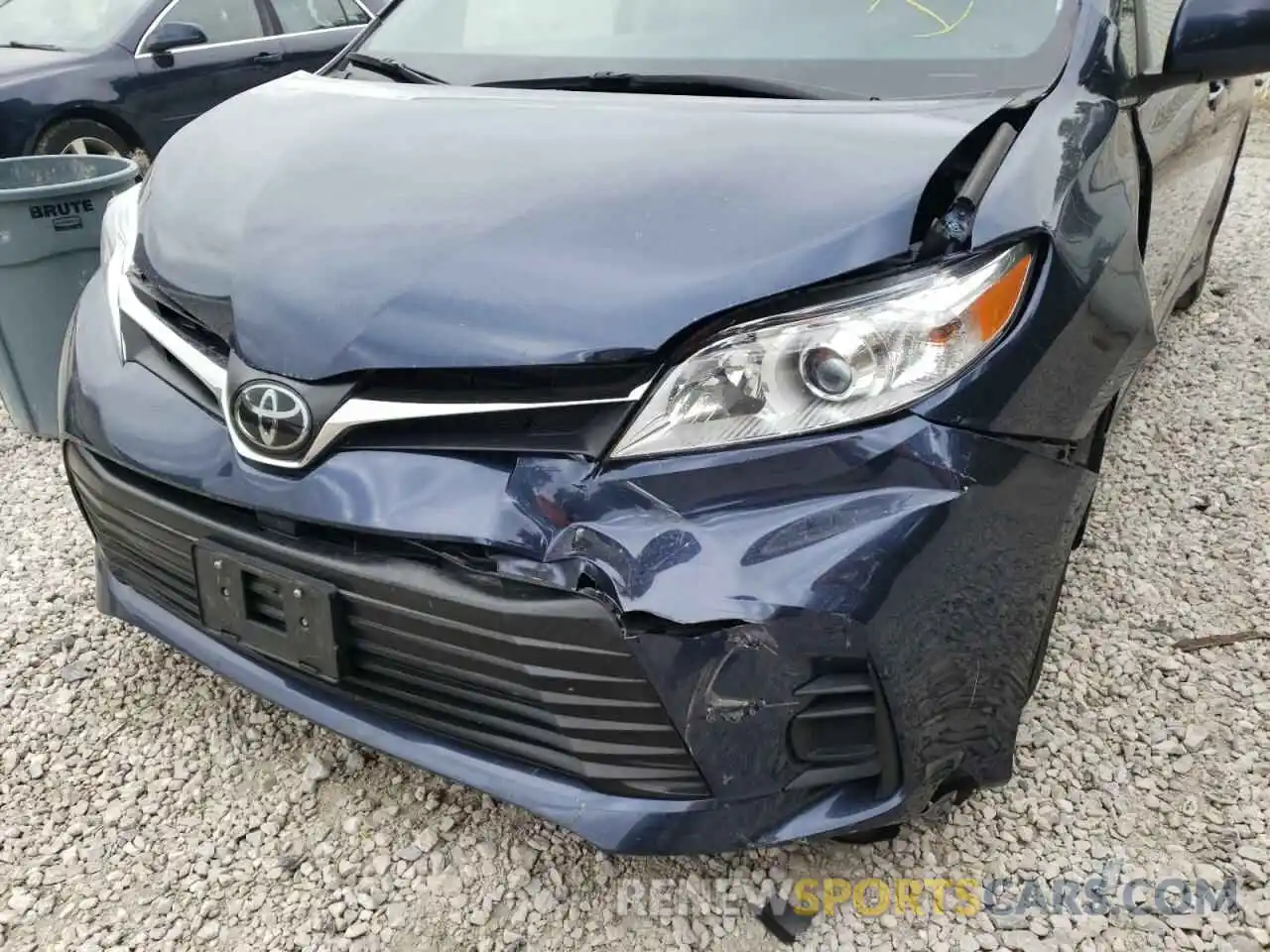 9 Photograph of a damaged car 5TDKZ3DC2LS056205 TOYOTA SIENNA 2020