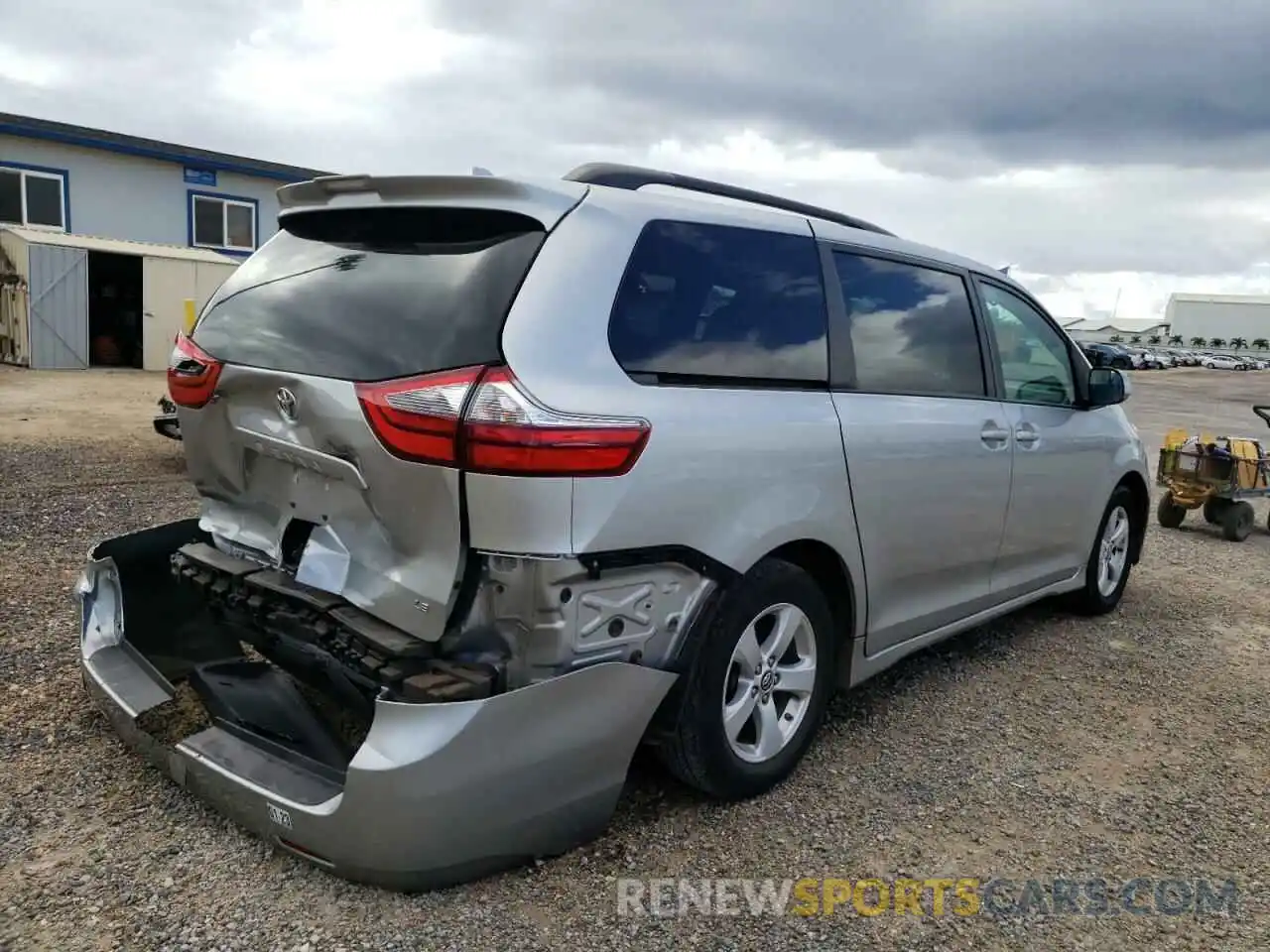 4 Photograph of a damaged car 5TDKZ3DC2LS056754 TOYOTA SIENNA 2020