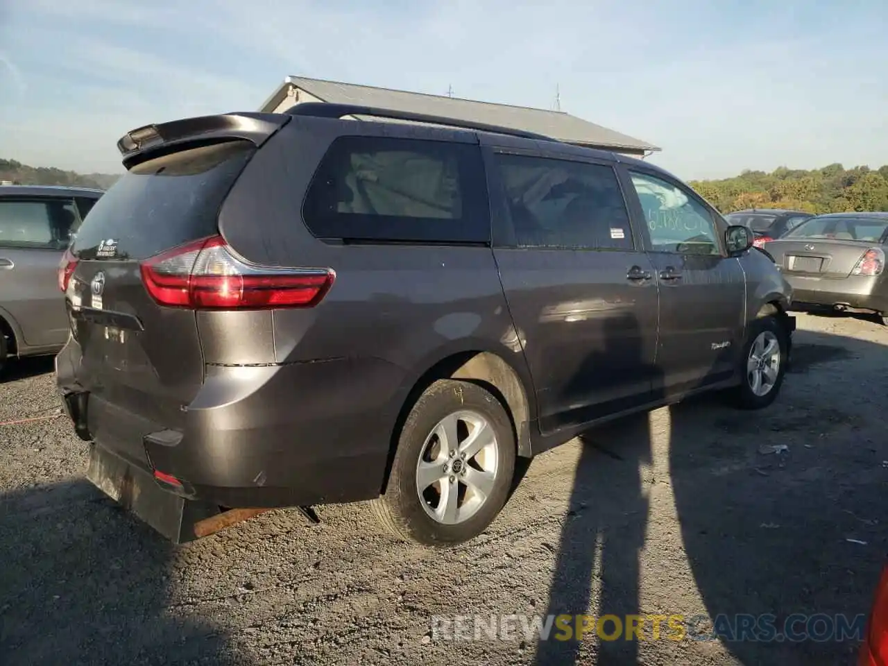 4 Photograph of a damaged car 5TDKZ3DC2LS057645 TOYOTA SIENNA 2020