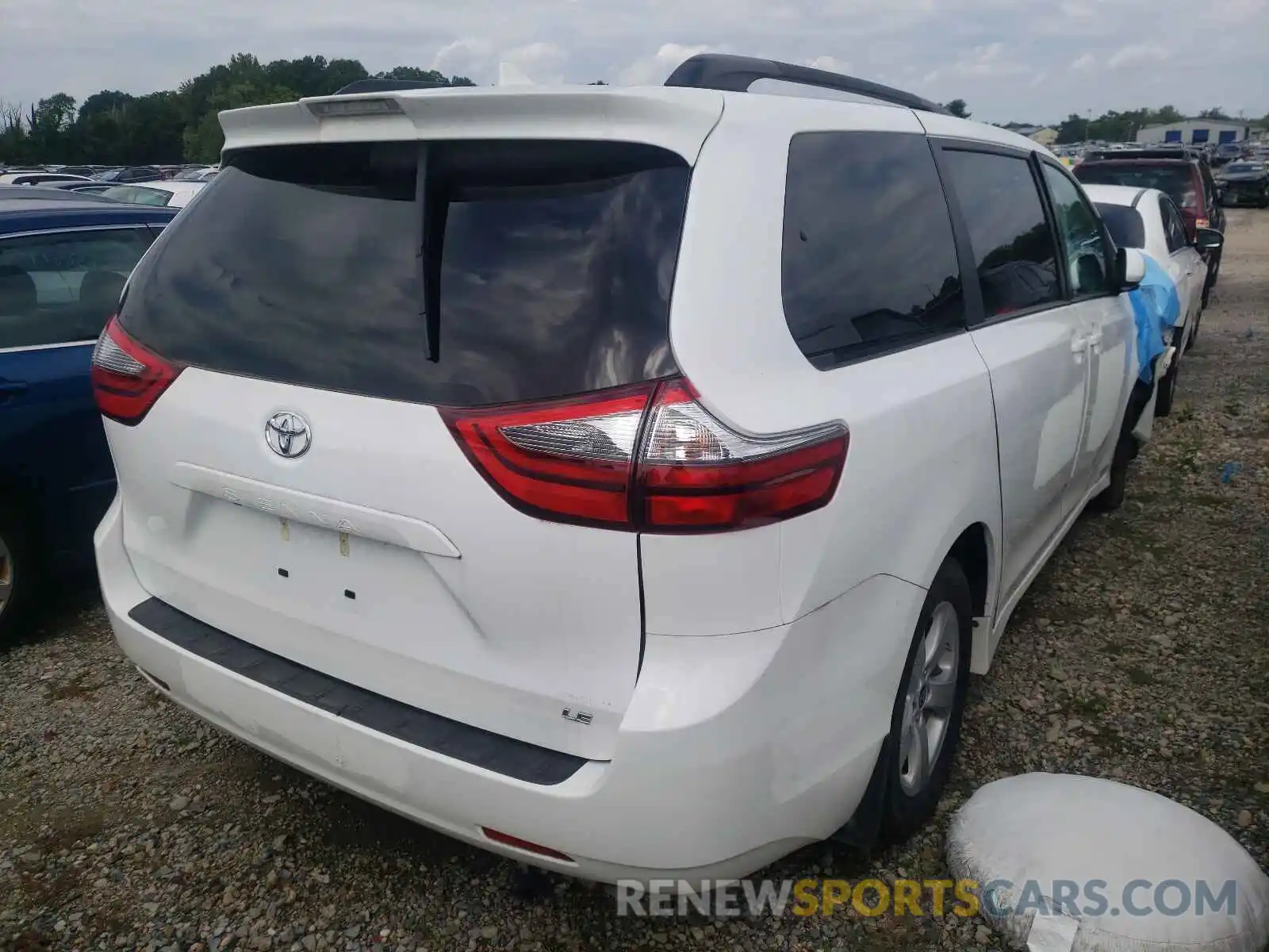 4 Photograph of a damaged car 5TDKZ3DC2LS061114 TOYOTA SIENNA 2020