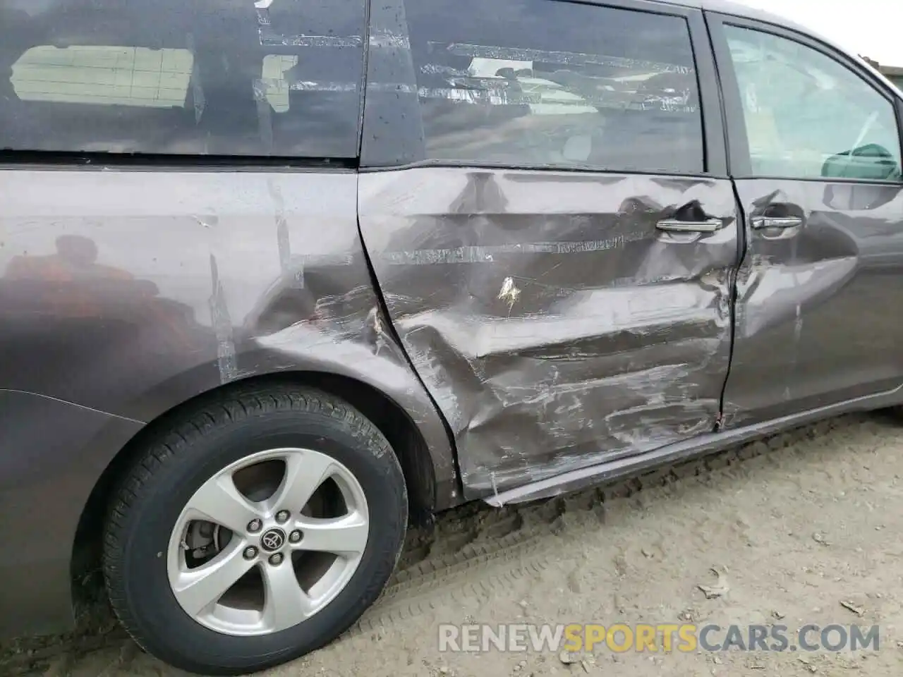 9 Photograph of a damaged car 5TDKZ3DC2LS065020 TOYOTA SIENNA 2020