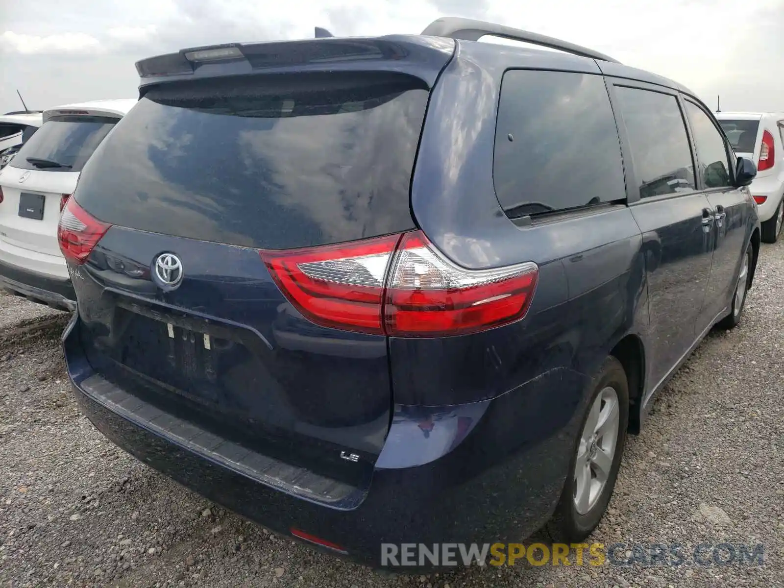 4 Photograph of a damaged car 5TDKZ3DC2LS080973 TOYOTA SIENNA 2020