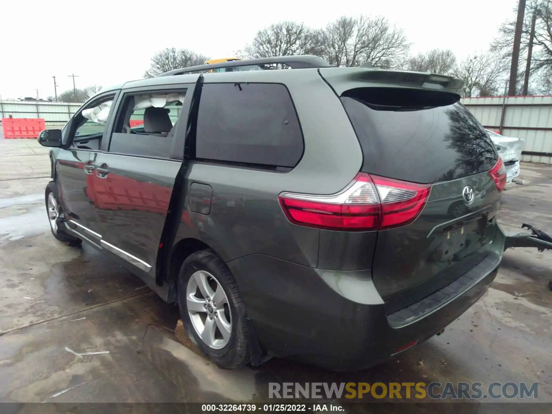 3 Photograph of a damaged car 5TDKZ3DC2LS083033 TOYOTA SIENNA 2020