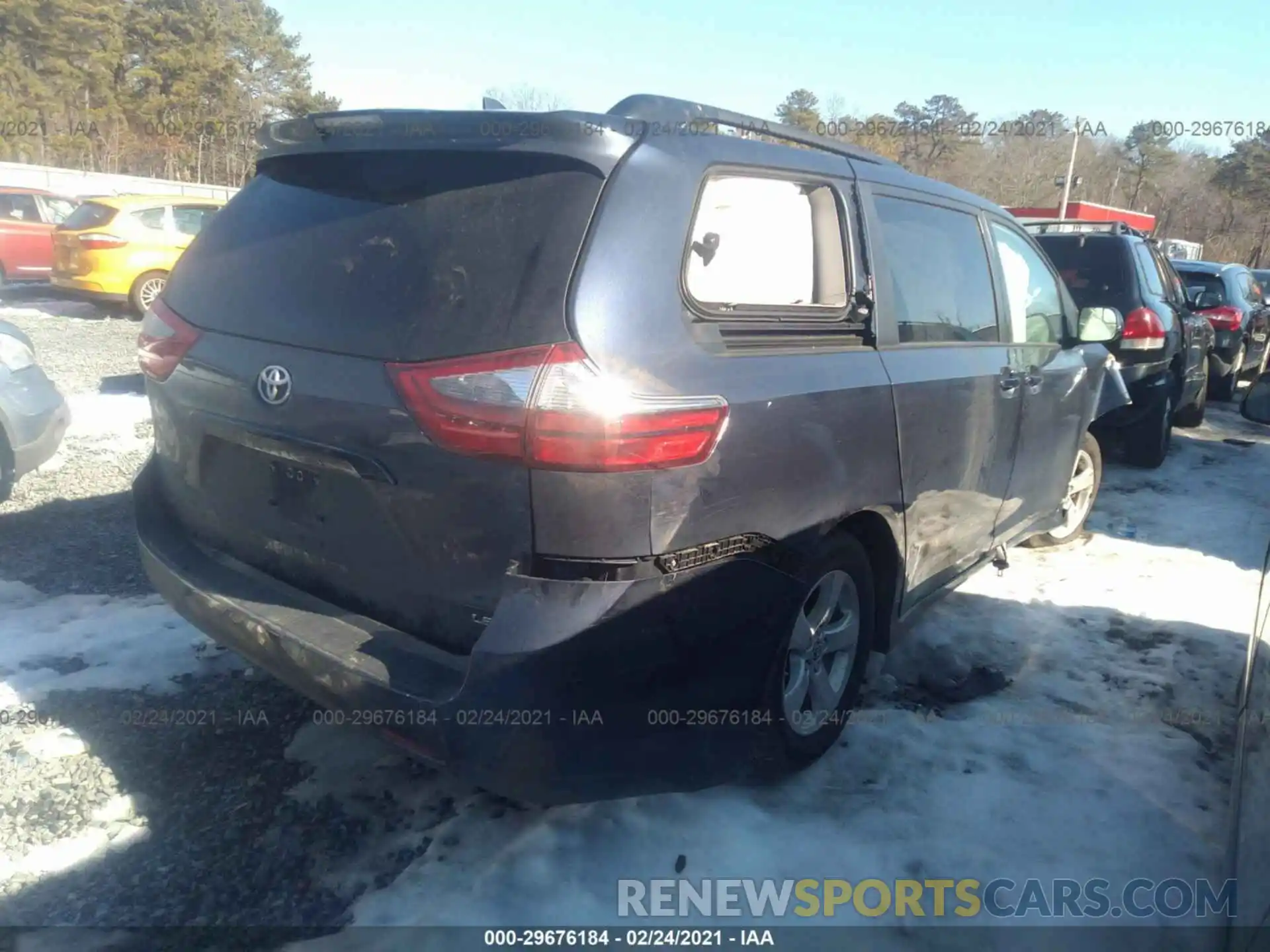 4 Photograph of a damaged car 5TDKZ3DC2LS084215 TOYOTA SIENNA 2020