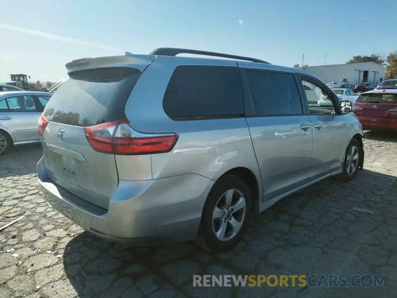 4 Photograph of a damaged car 5TDKZ3DC3LS023424 TOYOTA SIENNA 2020