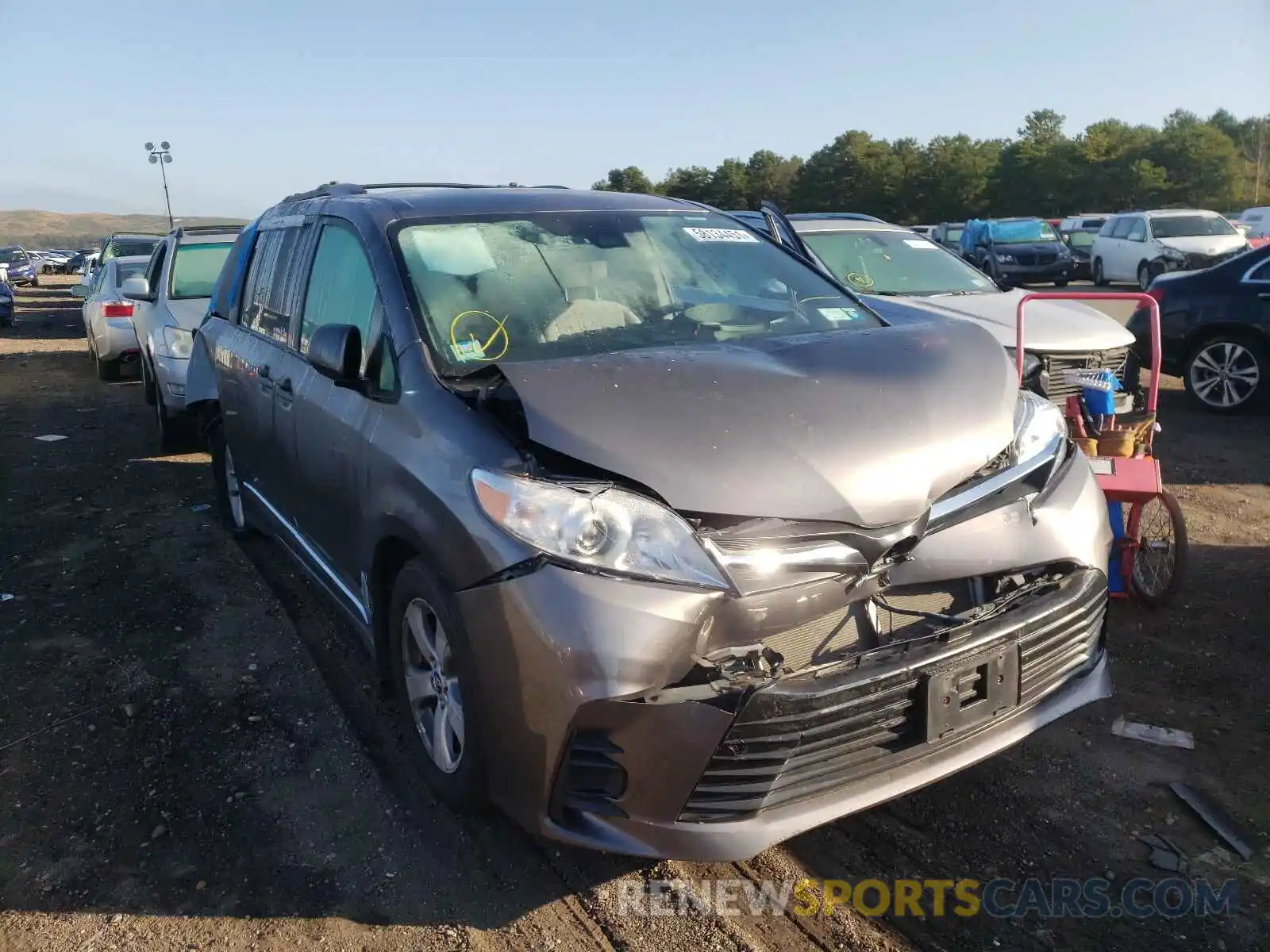 1 Photograph of a damaged car 5TDKZ3DC3LS024007 TOYOTA SIENNA 2020