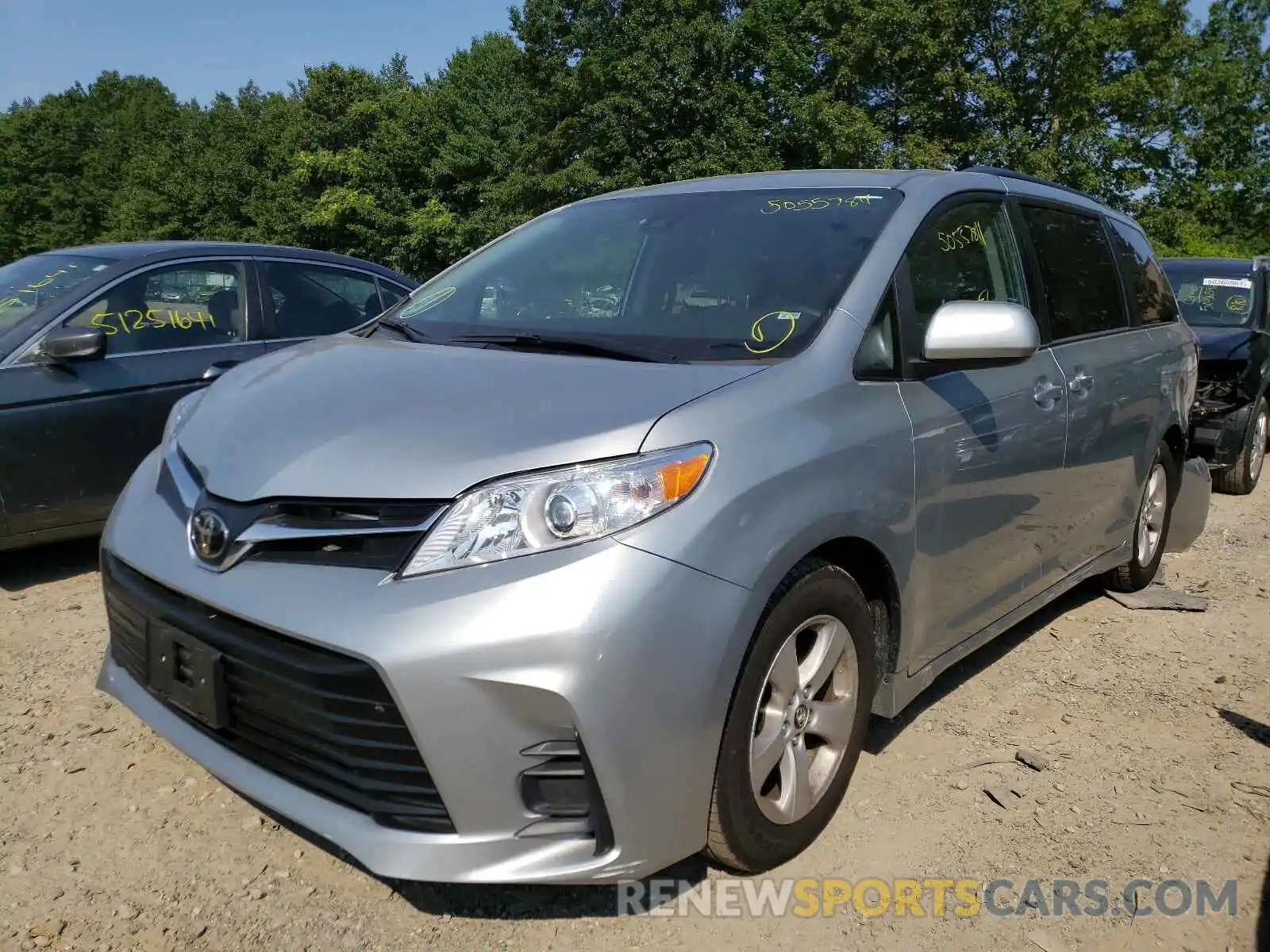 2 Photograph of a damaged car 5TDKZ3DC3LS024671 TOYOTA SIENNA 2020