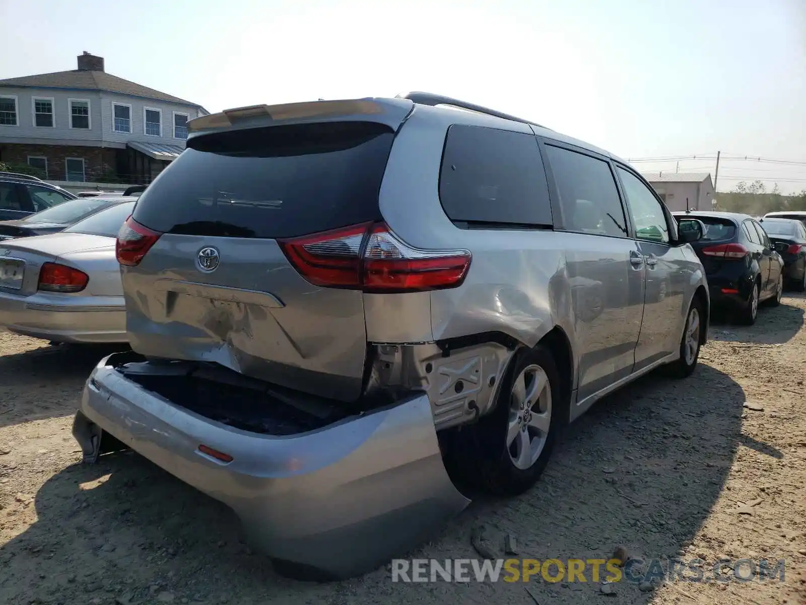 4 Photograph of a damaged car 5TDKZ3DC3LS024671 TOYOTA SIENNA 2020