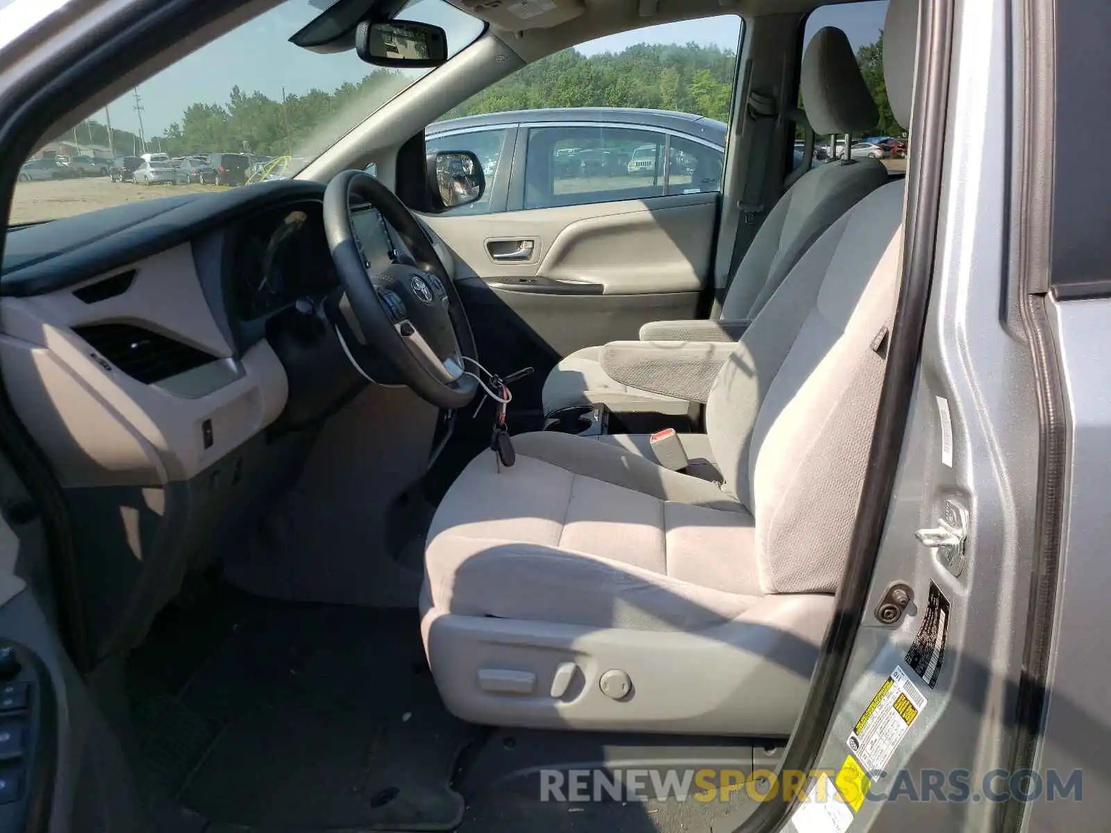 5 Photograph of a damaged car 5TDKZ3DC3LS024671 TOYOTA SIENNA 2020