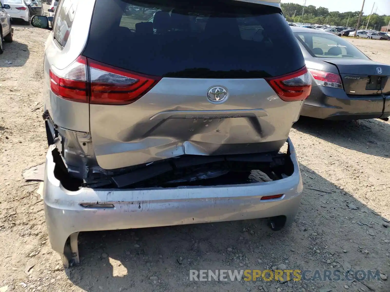 9 Photograph of a damaged car 5TDKZ3DC3LS024671 TOYOTA SIENNA 2020